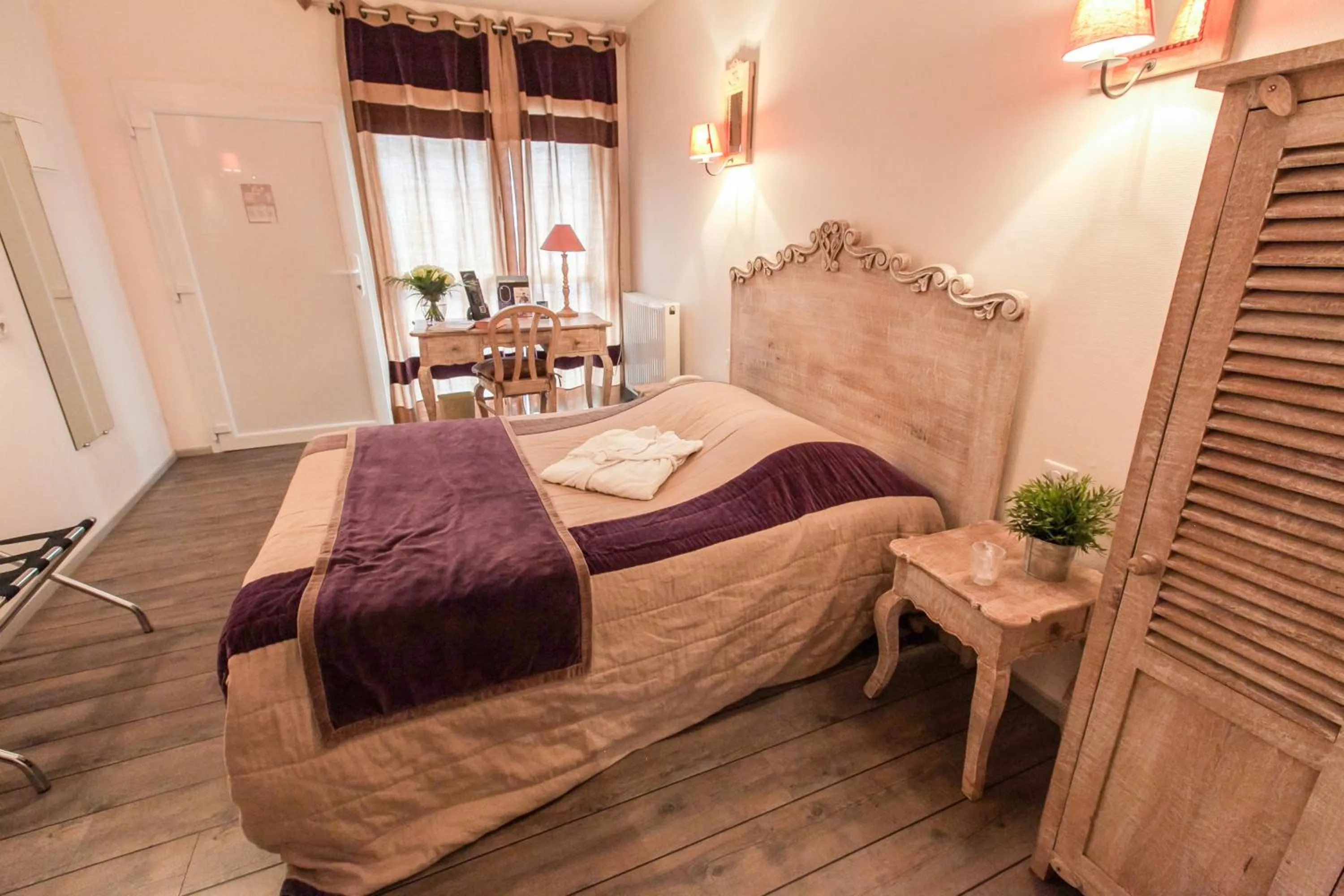 Bedroom, Bed in Brit Hotel Bristol Montbéliard Centre