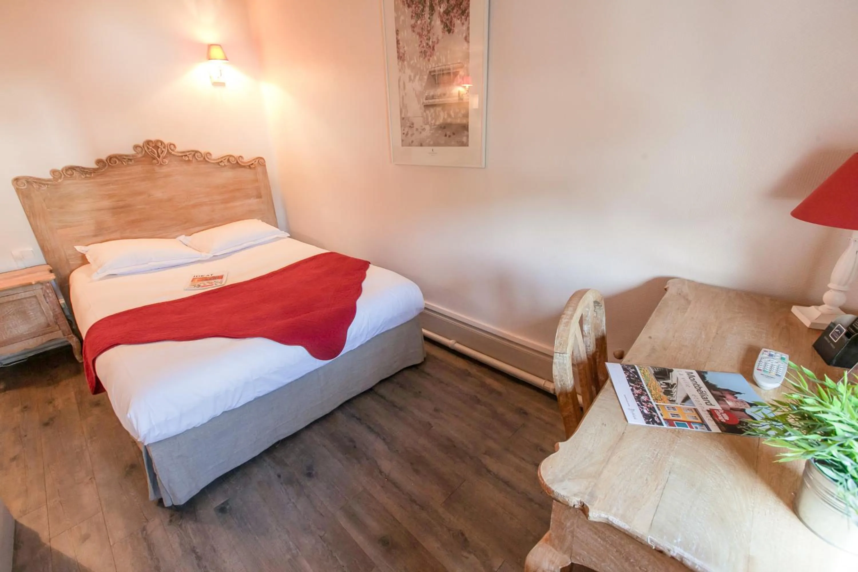 Bedroom, Bed in Brit Hotel Bristol Montbéliard Centre