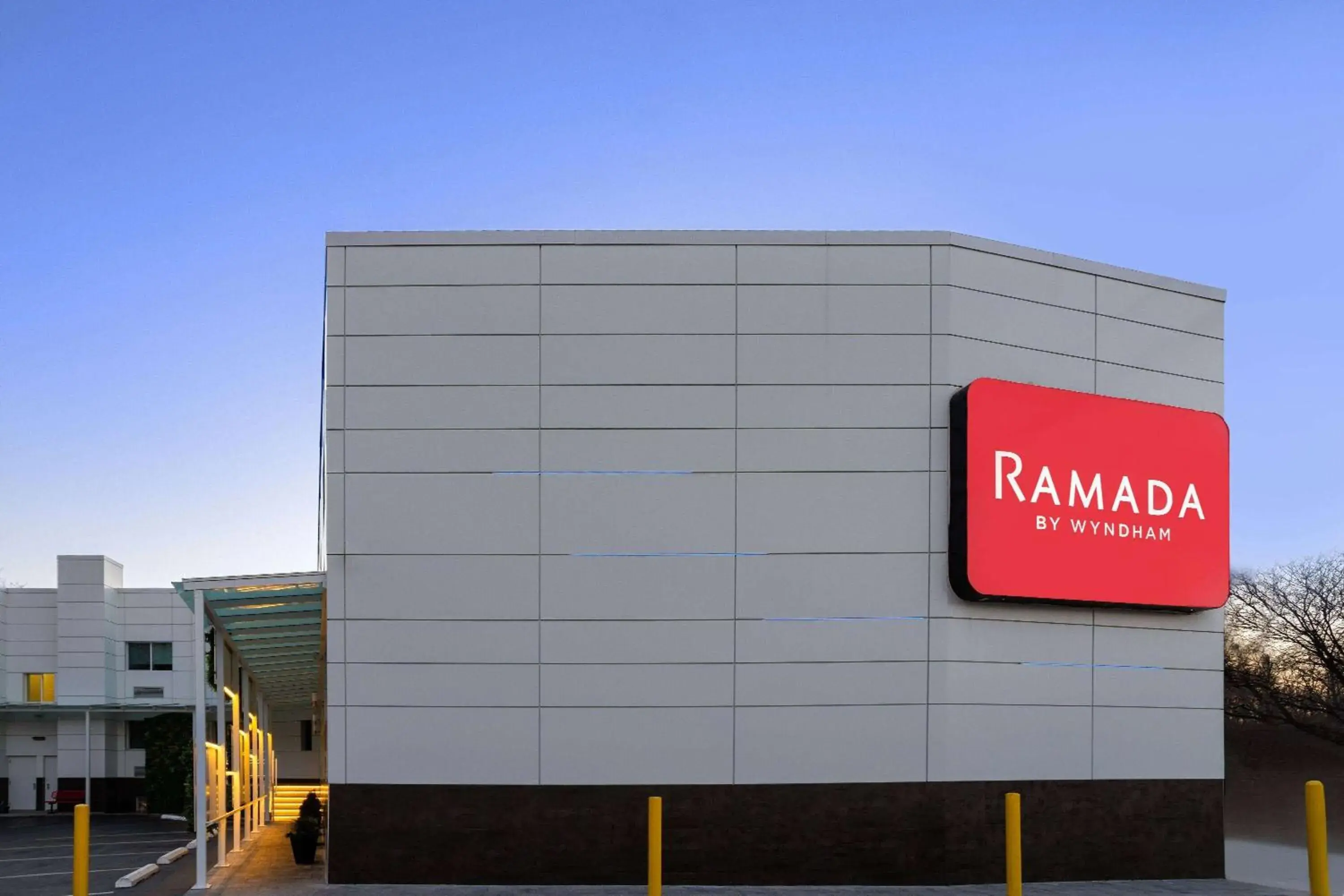 Property building in Ramada by Wyndham Bronx Property building in Ramada by Wyndham Bronx