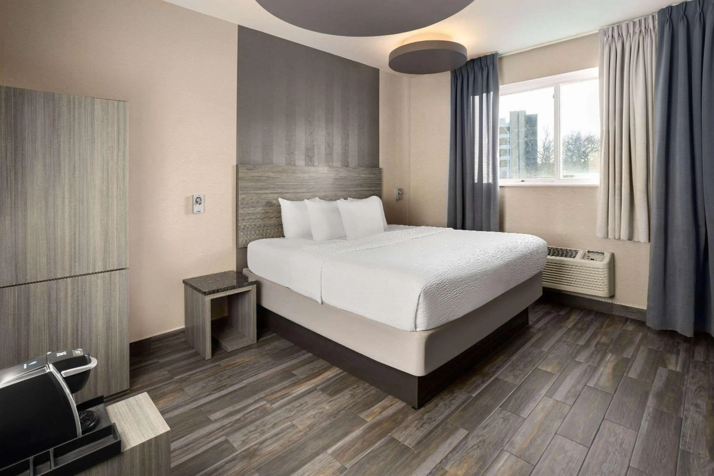 Bed in Ramada by Wyndham Bronx