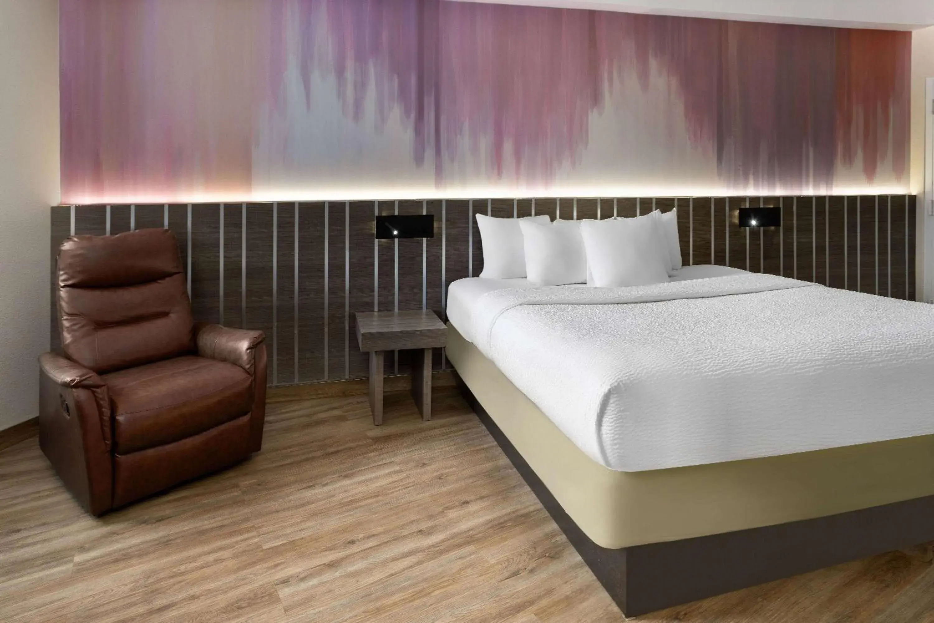 Photo of the whole room, Bed in Ramada by Wyndham Bronx Photo of the whole room, Bed in Ramada by Wyndham Bronx