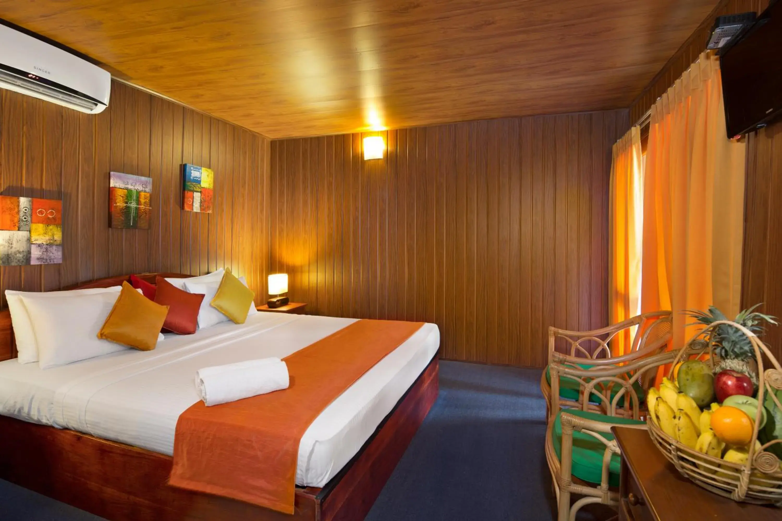 Bedroom, Bed in Palm Beach Inn & Sea Shells Cabanas Bedroom, Bed in Palm Beach Inn & Sea Shells Cabanas