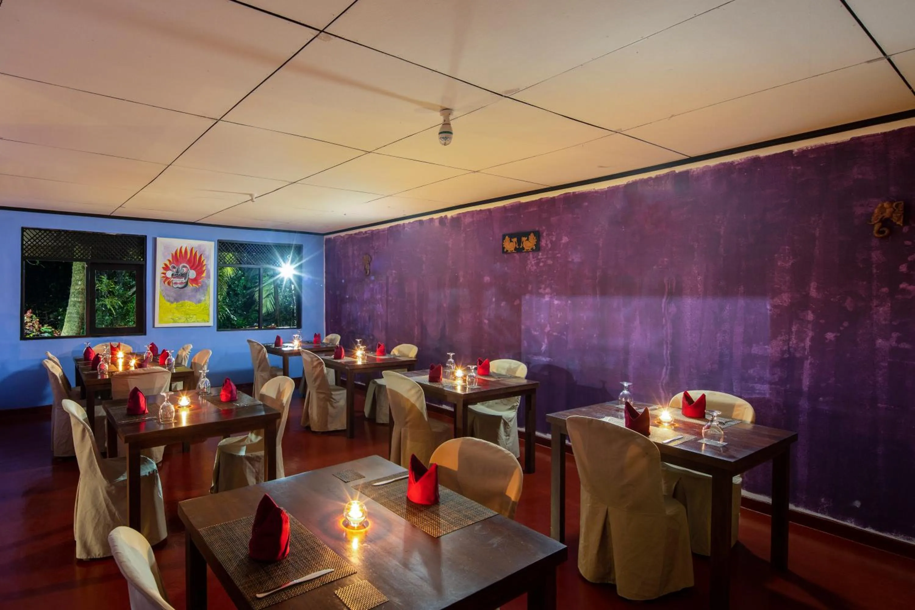 Restaurant/places to eat in Palm Beach Inn & Sea Shells Cabanas