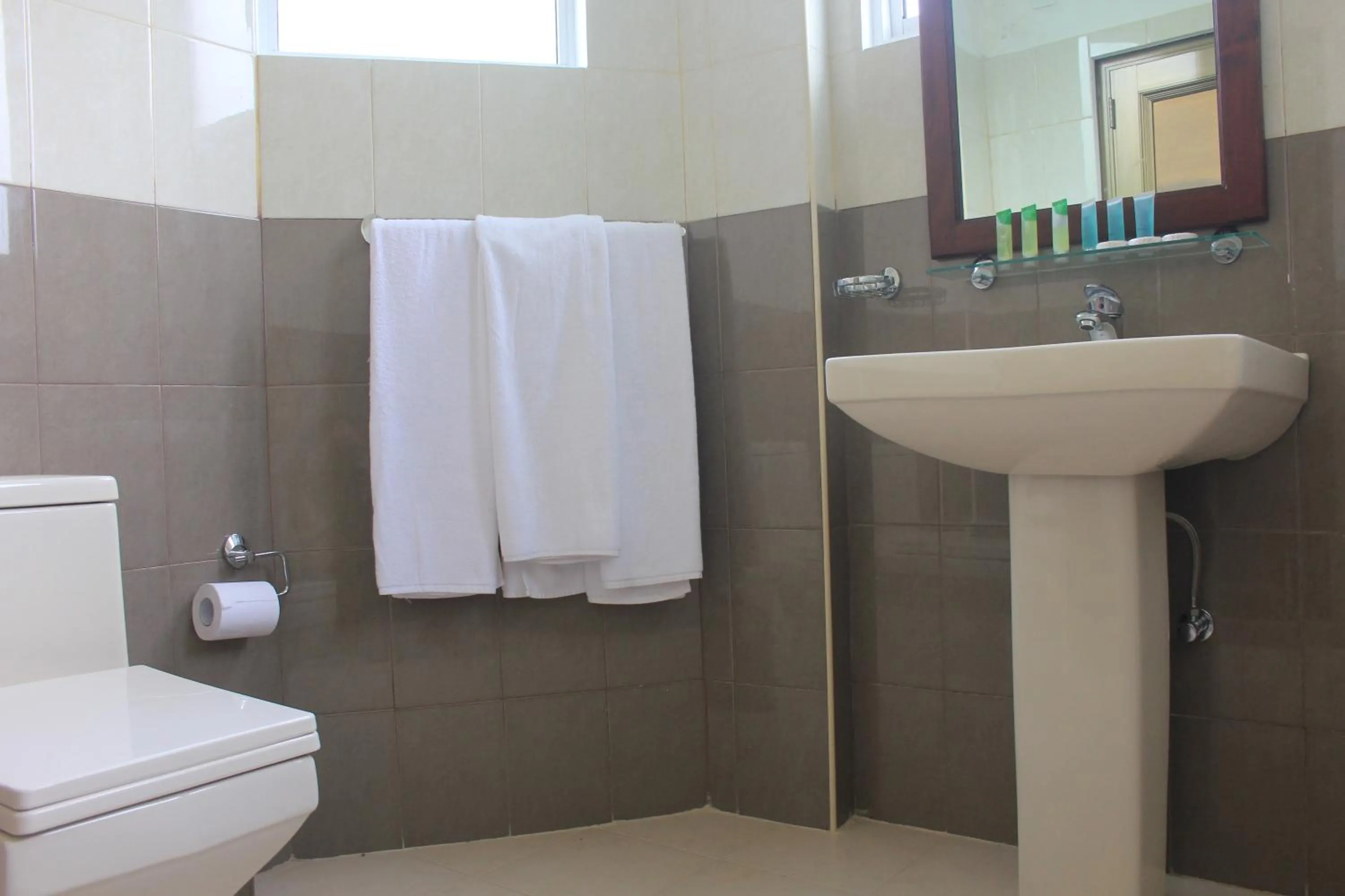 Bathroom in Grand 7 Hotel Thalawathugoda