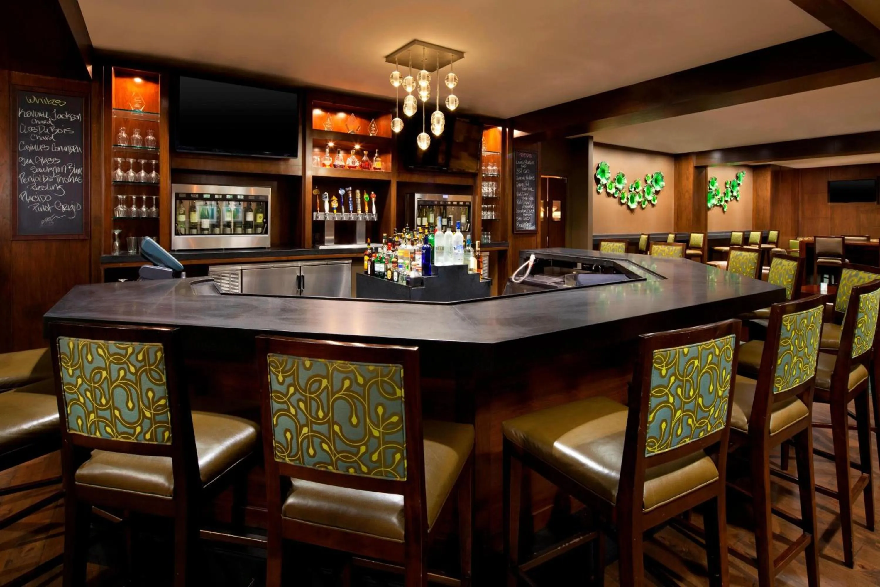 Lounge or bar in The Westin San Francisco Airport