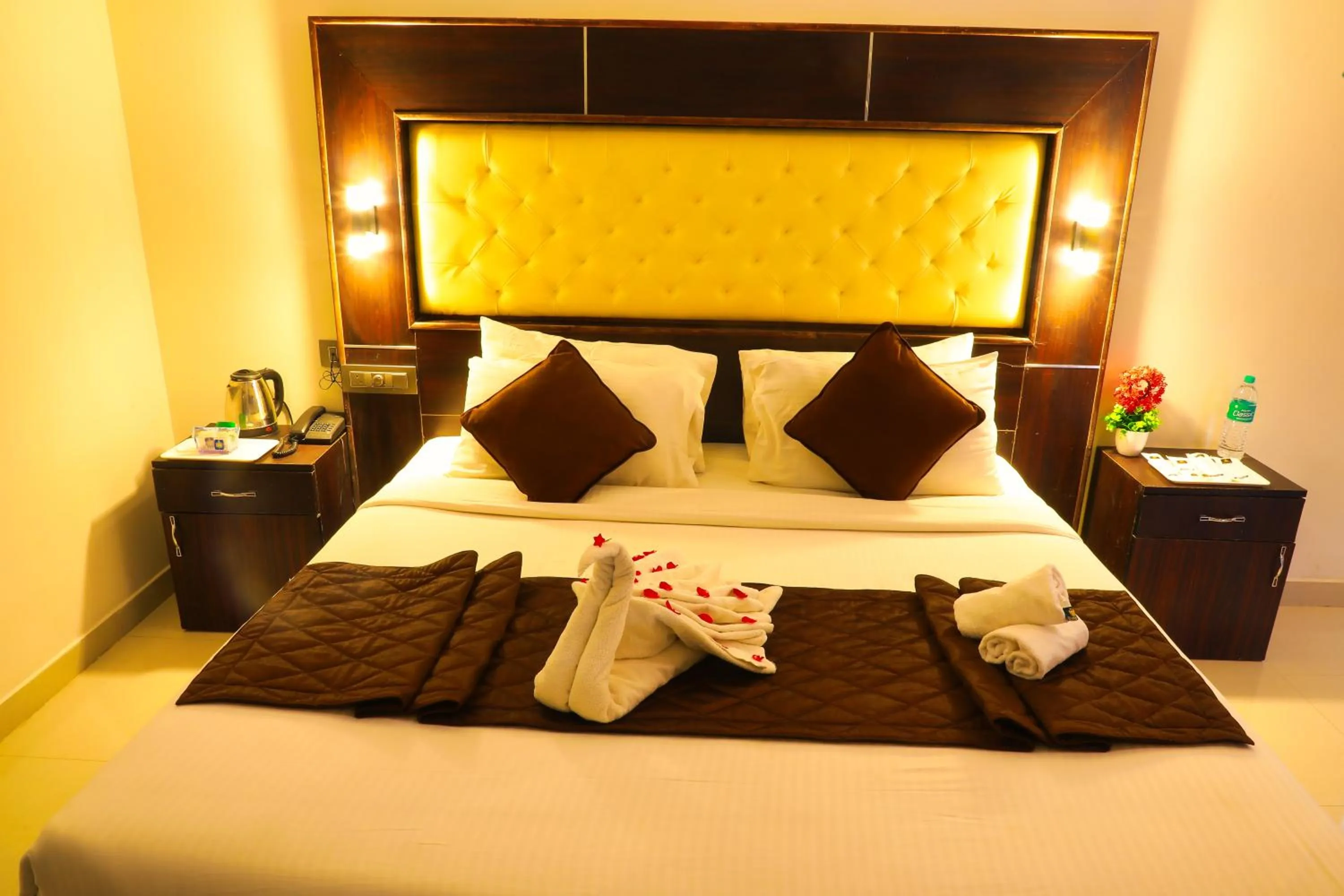 Bed in SS Silver Oaks Resort