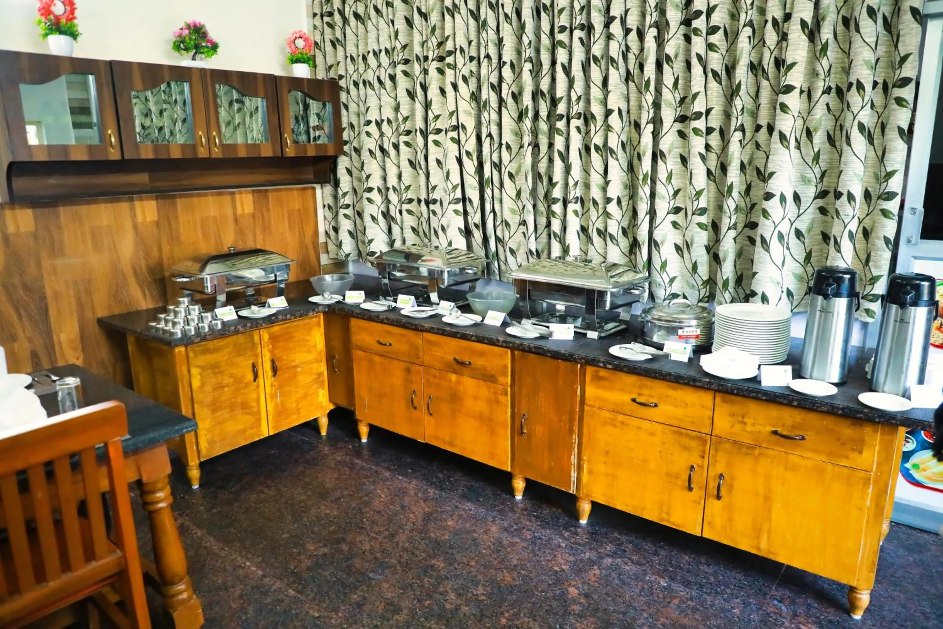 Restaurant/places to eat in SS Silver Oaks Resort