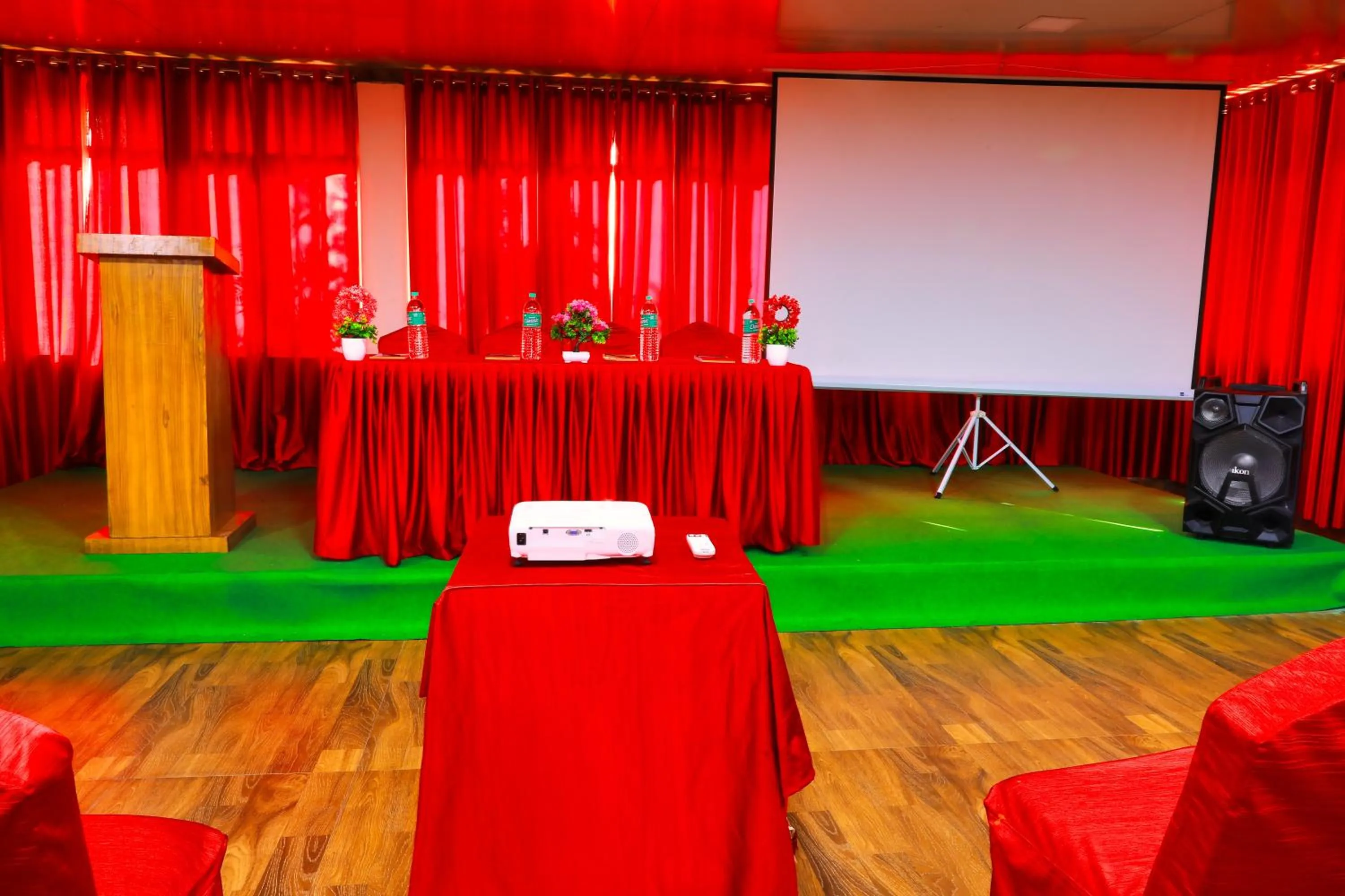 Banquet/Function facilities in SS Silver Oaks Resort