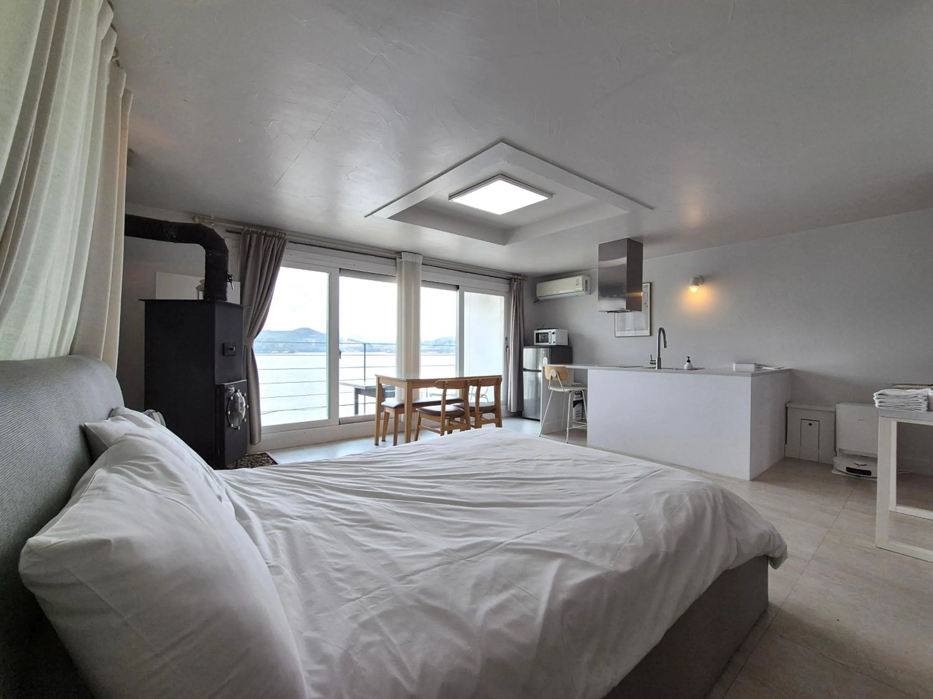 Photo of the whole room, Bed in Interlaken Stay