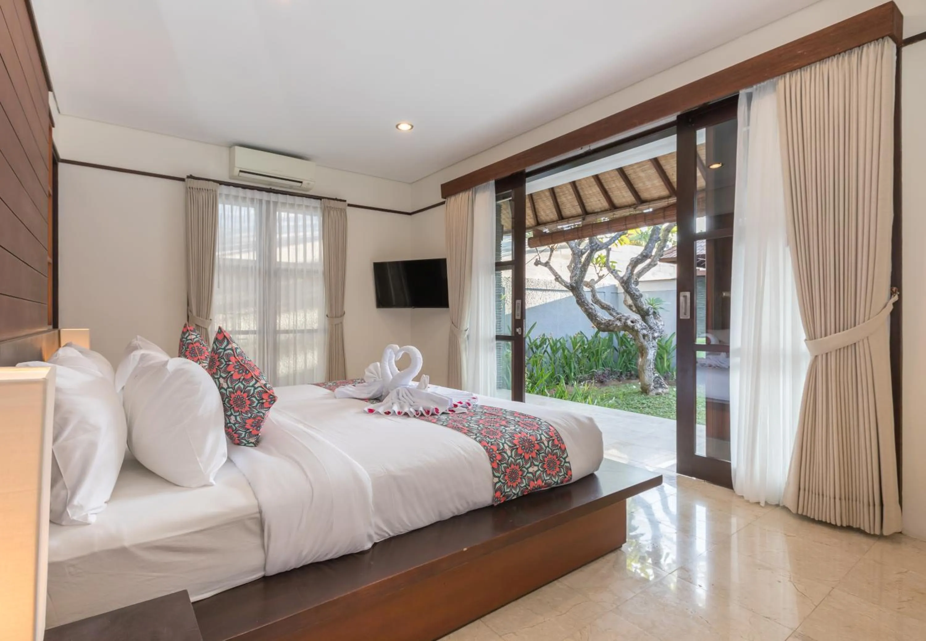 Photo of the whole room, Bed in Villa Litera Seminyak Bali