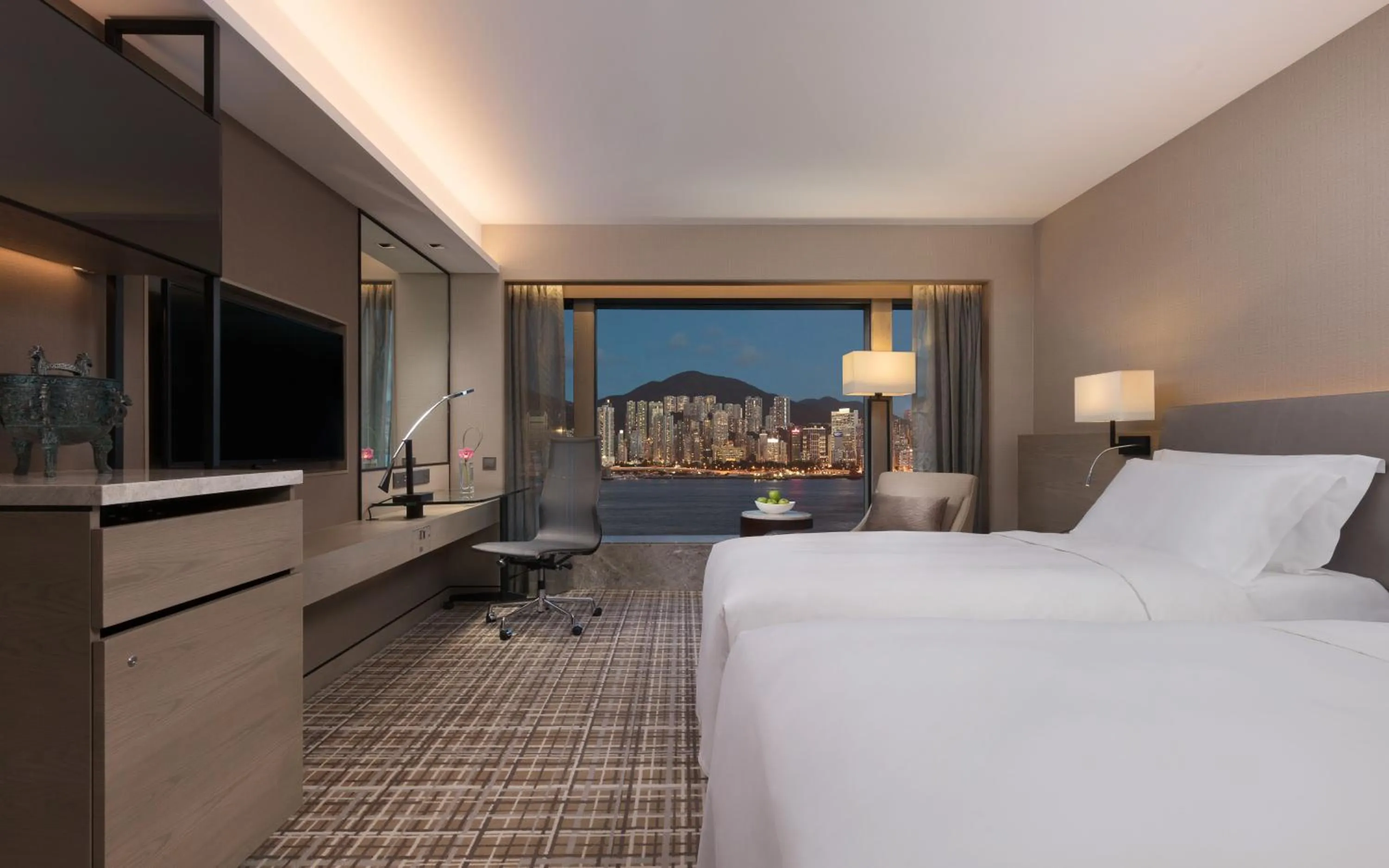 Photo of the whole room, Bed in New World Millennium Hong Kong Hotel