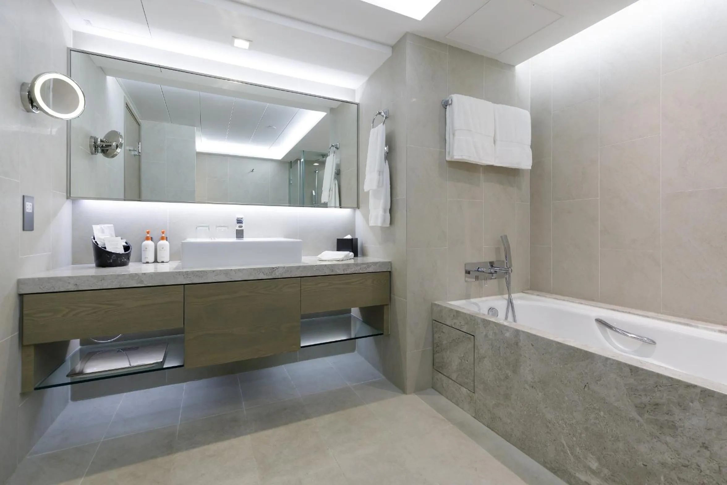 Bathroom in New World Millennium Hong Kong Hotel