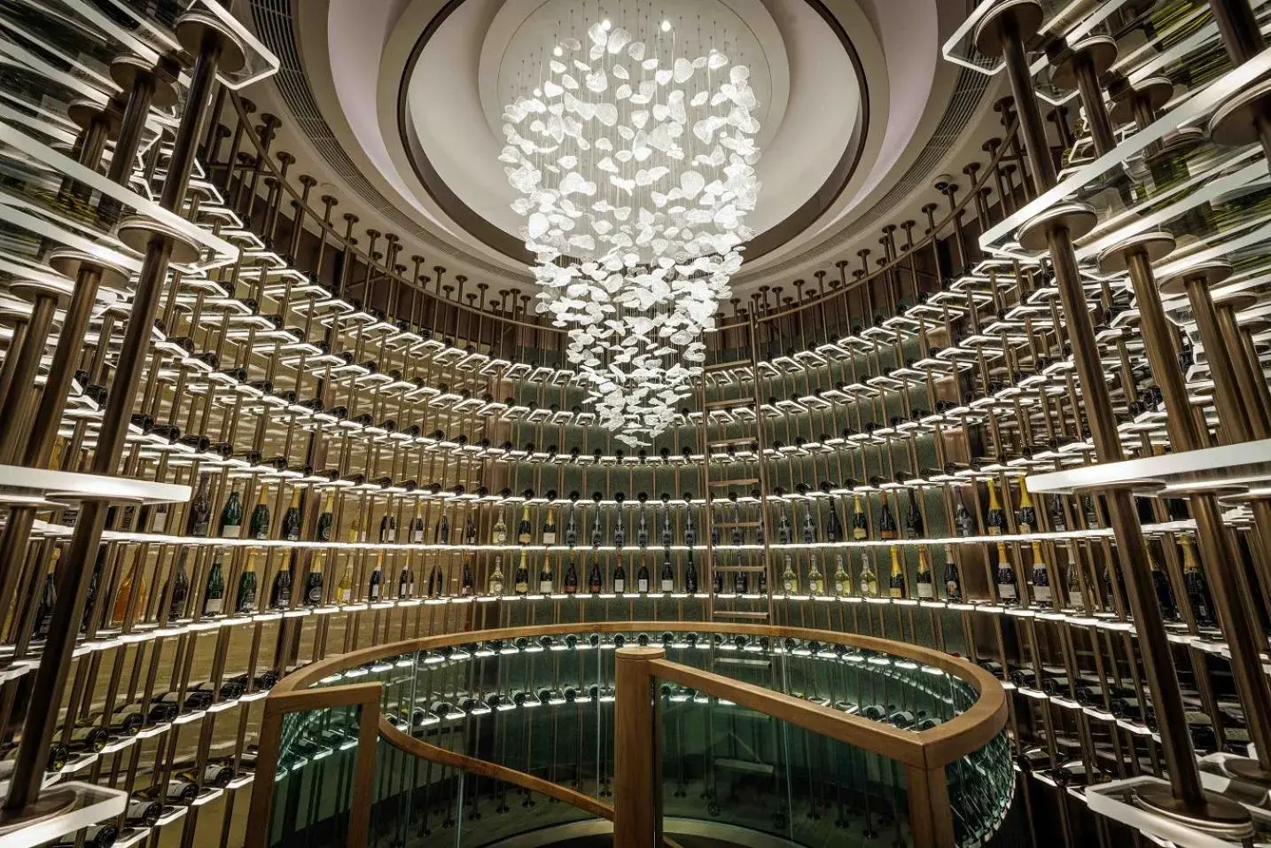 Lounge or bar in New World Millennium Hong Kong Hotel Lounge or bar in New World Millennium Hong Kong Hotel