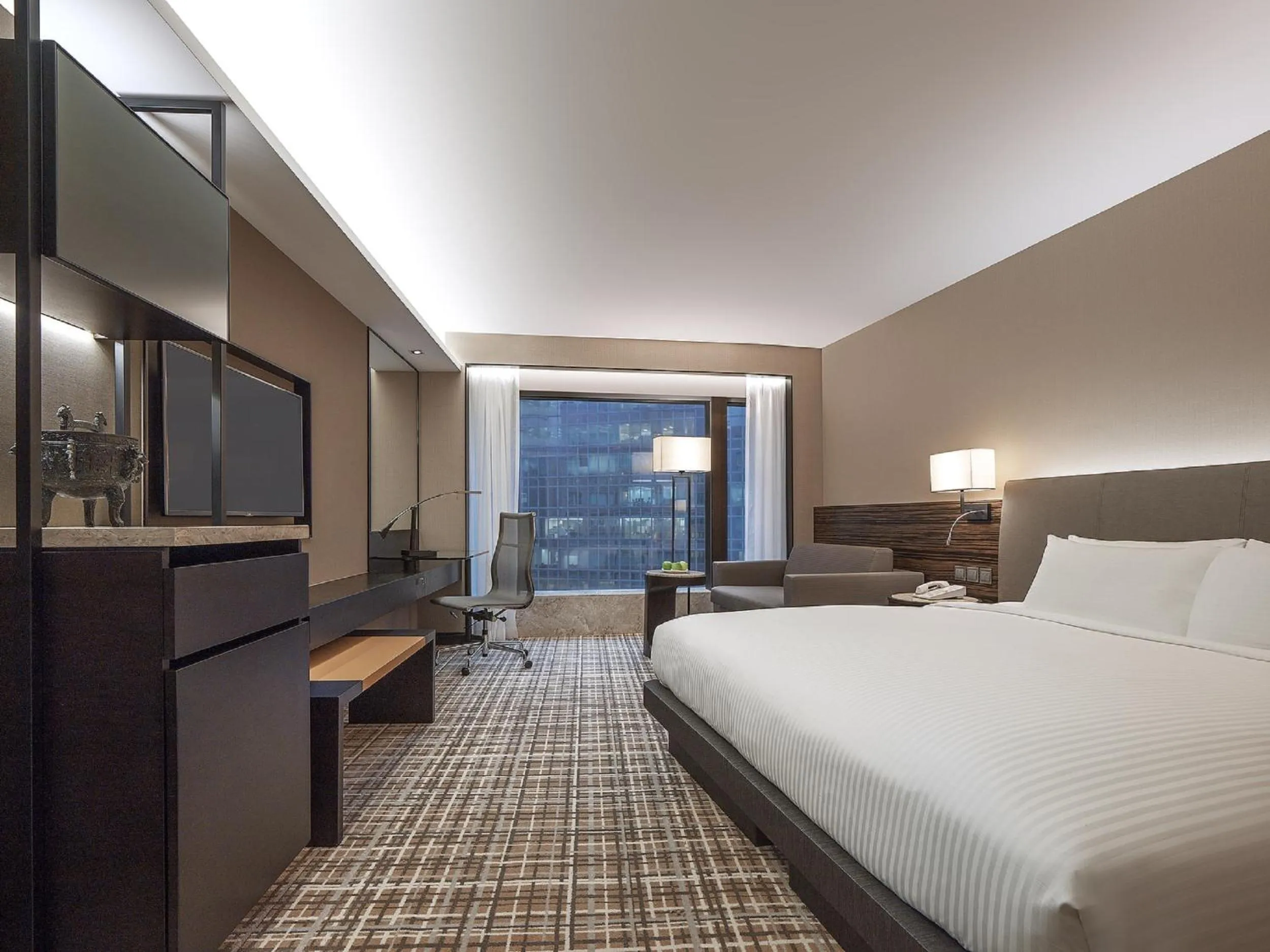 Photo of the whole room, Bed in New World Millennium Hong Kong Hotel