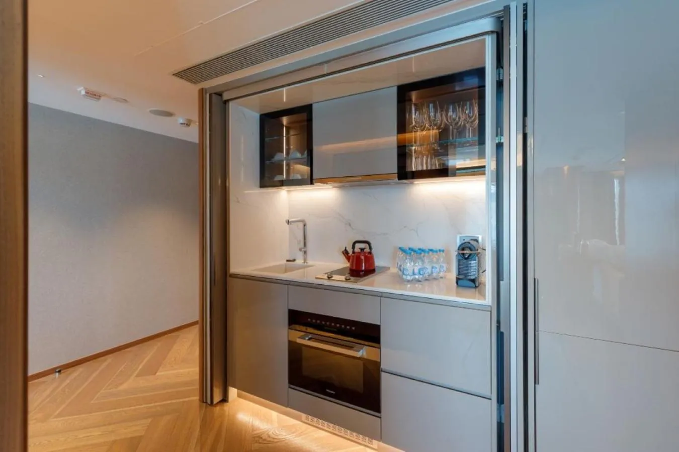 Kitchen or kitchenette in New World Millennium Hong Kong Hotel