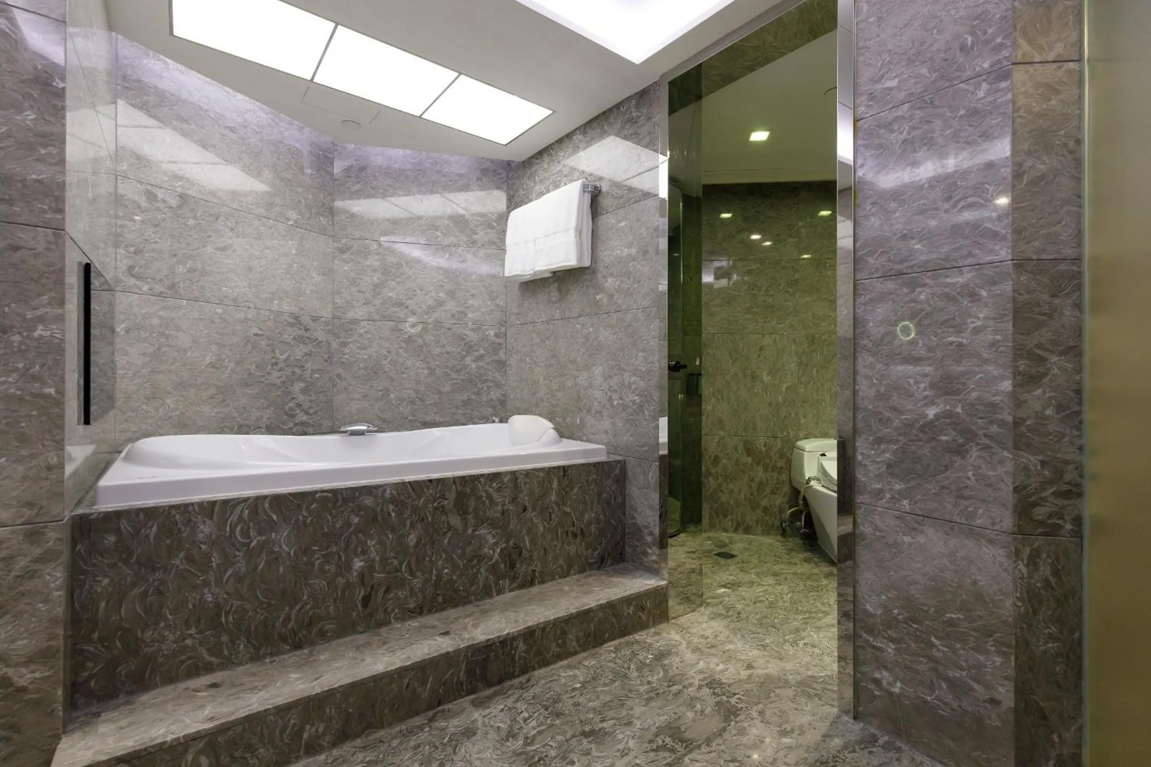 Bathroom in New World Millennium Hong Kong Hotel