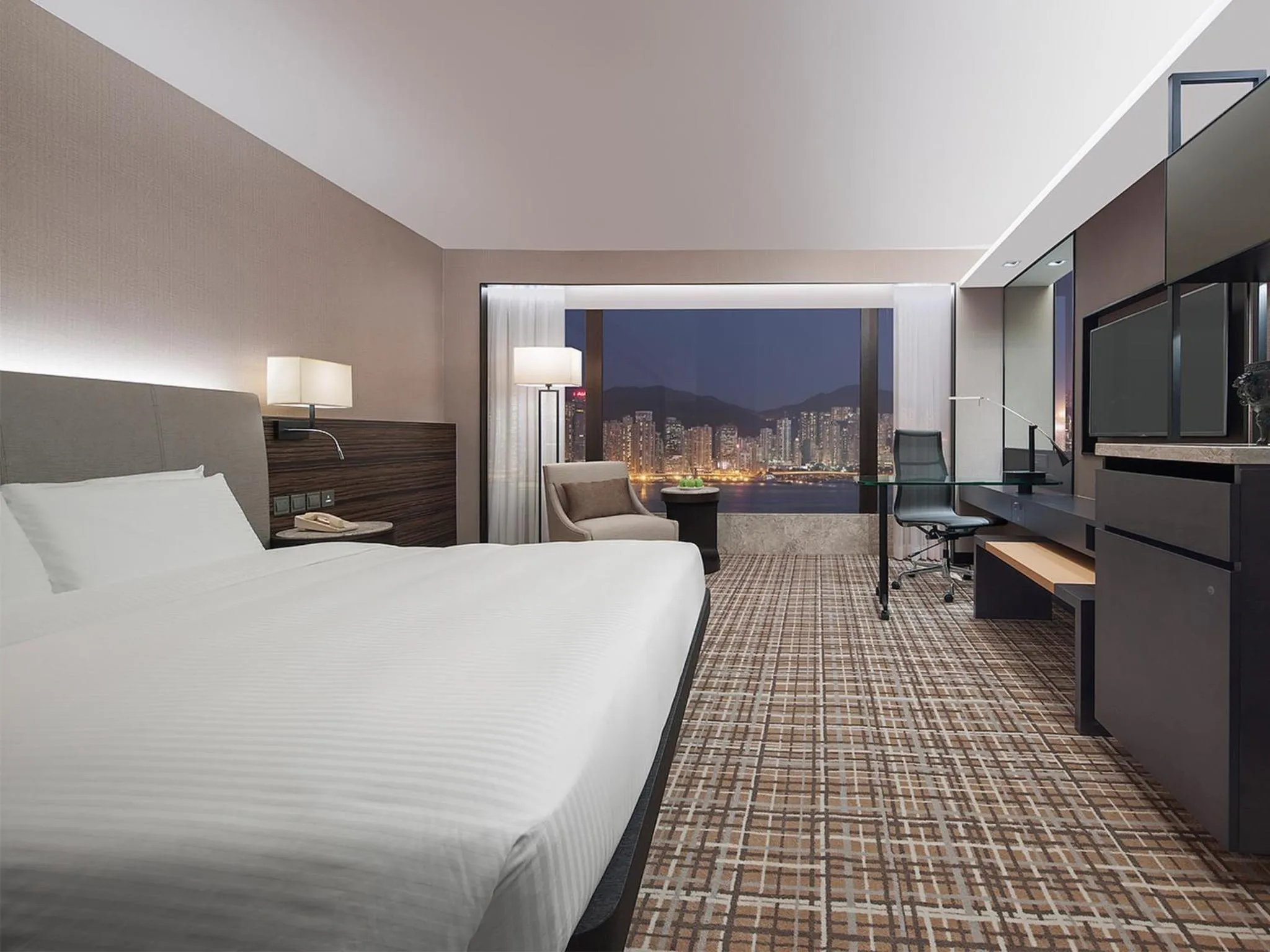 Sea view, Bed in New World Millennium Hong Kong Hotel