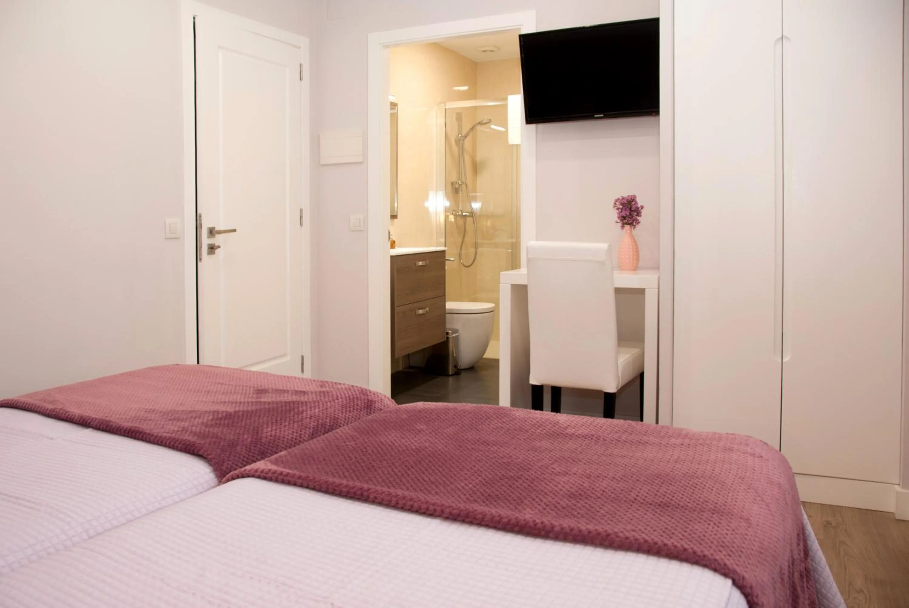 Double or Twin Room in Linares Rooms Santiago