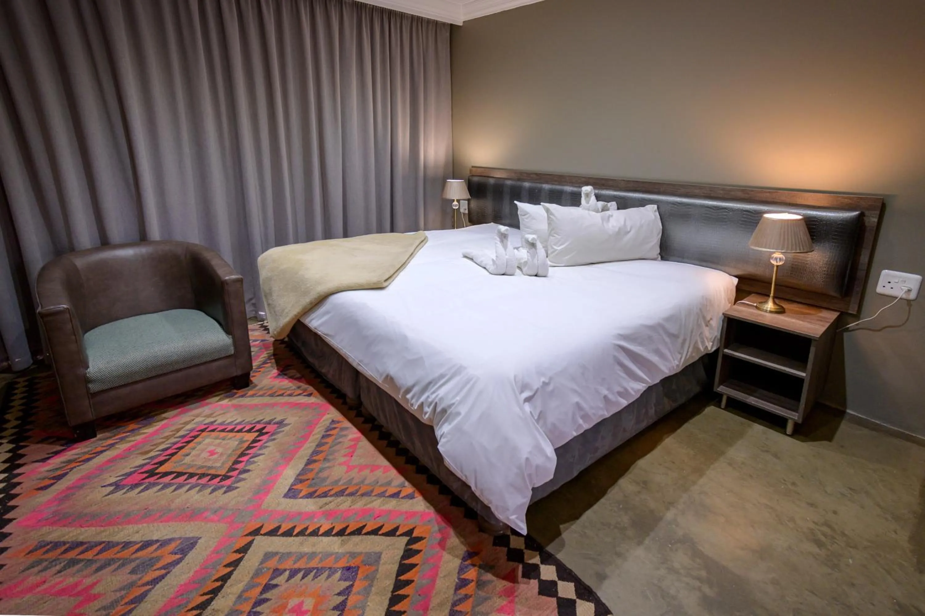 Double Room in Sangiro Game Lodge - Sustainable Electricity and Water