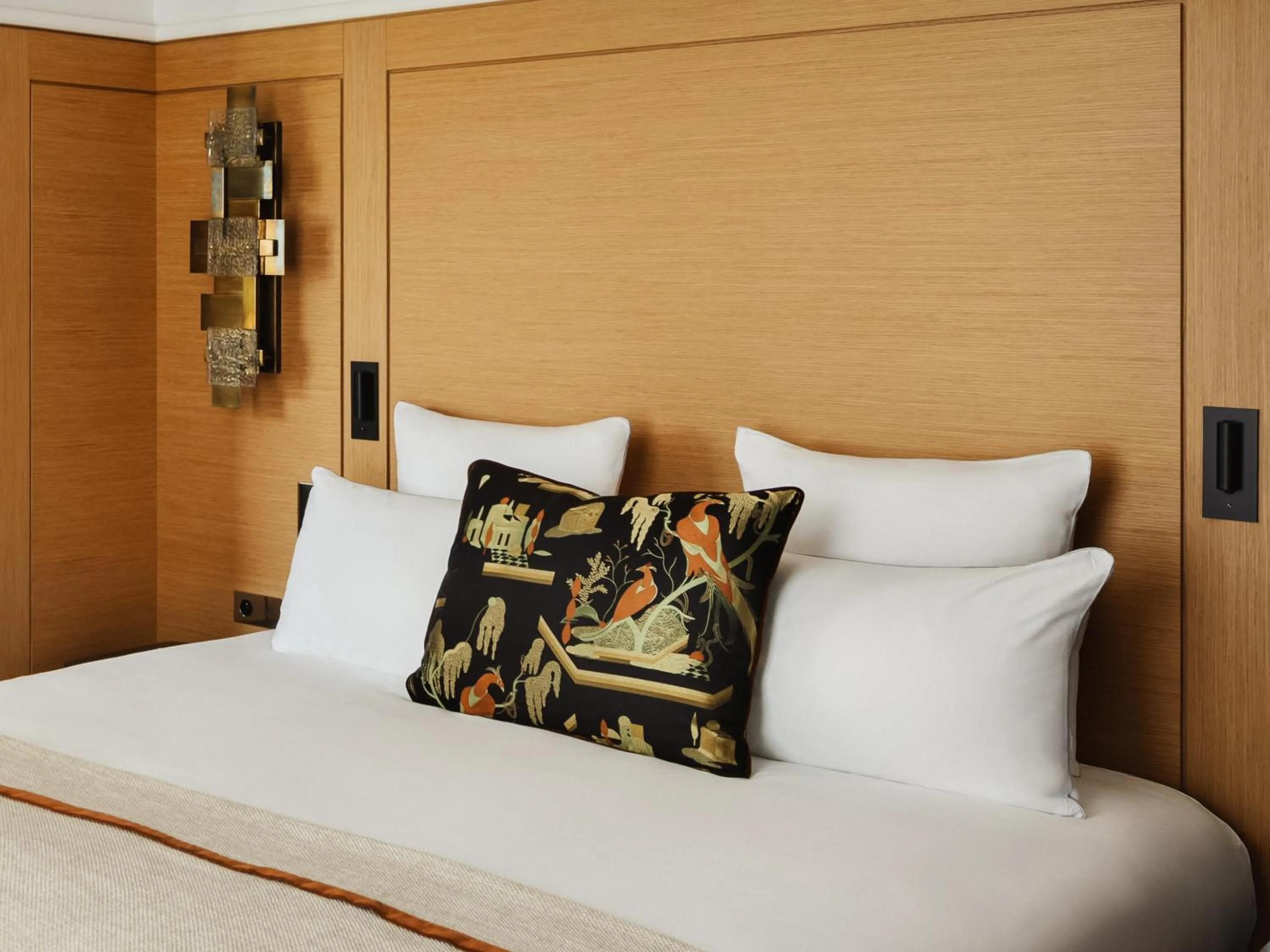 Bedroom, Bed in Hôtel De Sers Champs Elysées Paris