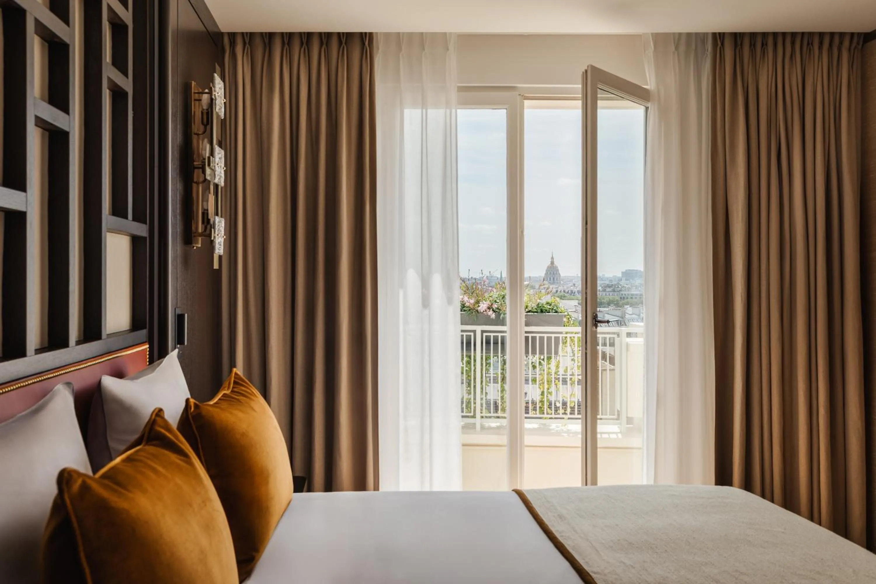 Bed in Hôtel De Sers Champs Elysées Paris