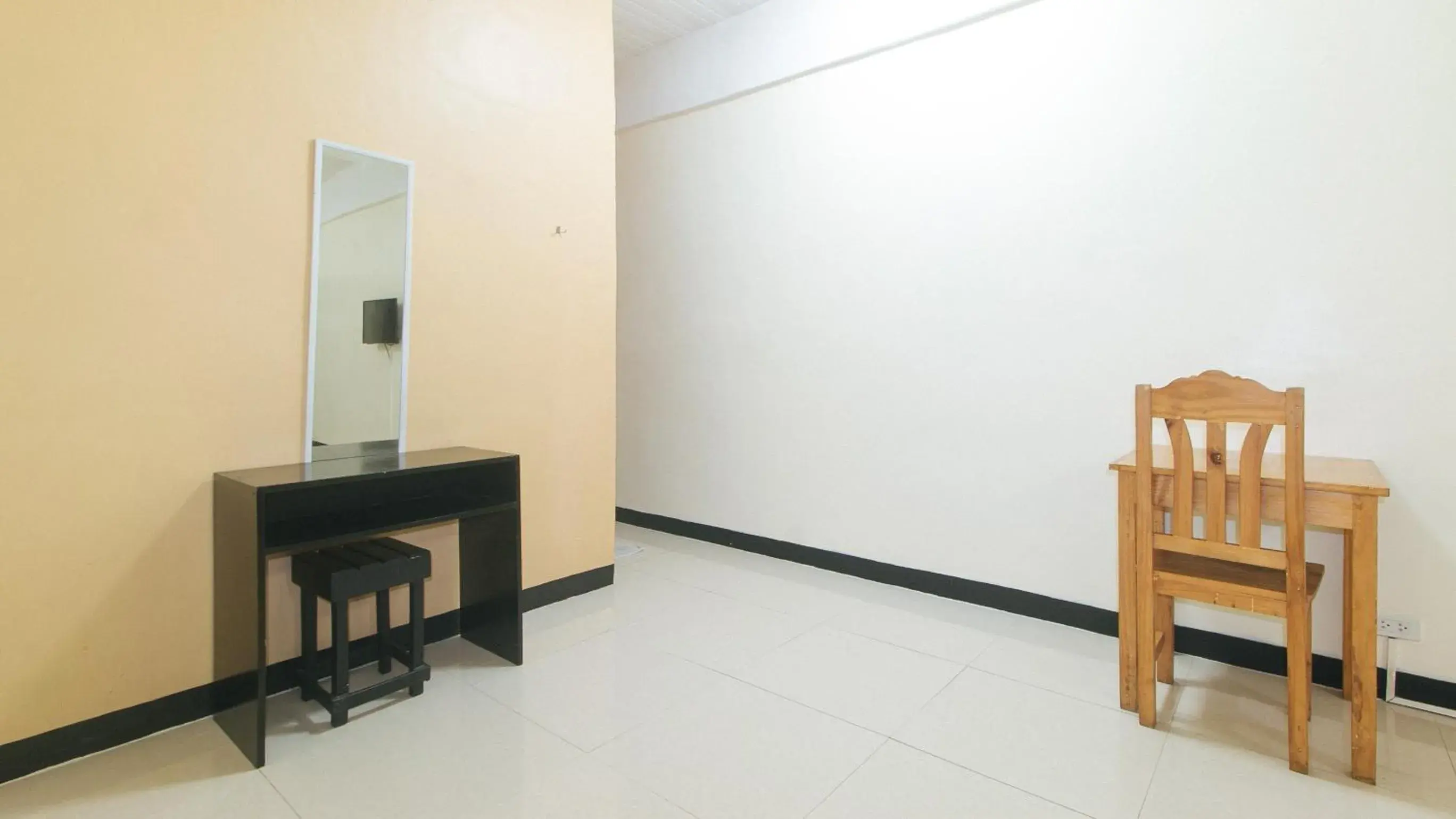 hair dresser in RedDoorz near SM City Muntinlupa hair dresser in RedDoorz near SM City Muntinlupa