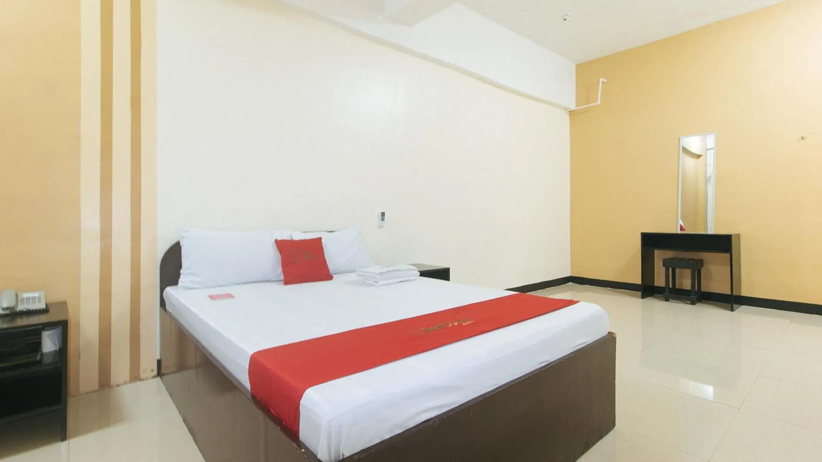 Bed in RedDoorz near SM City Muntinlupa Bed in RedDoorz near SM City Muntinlupa