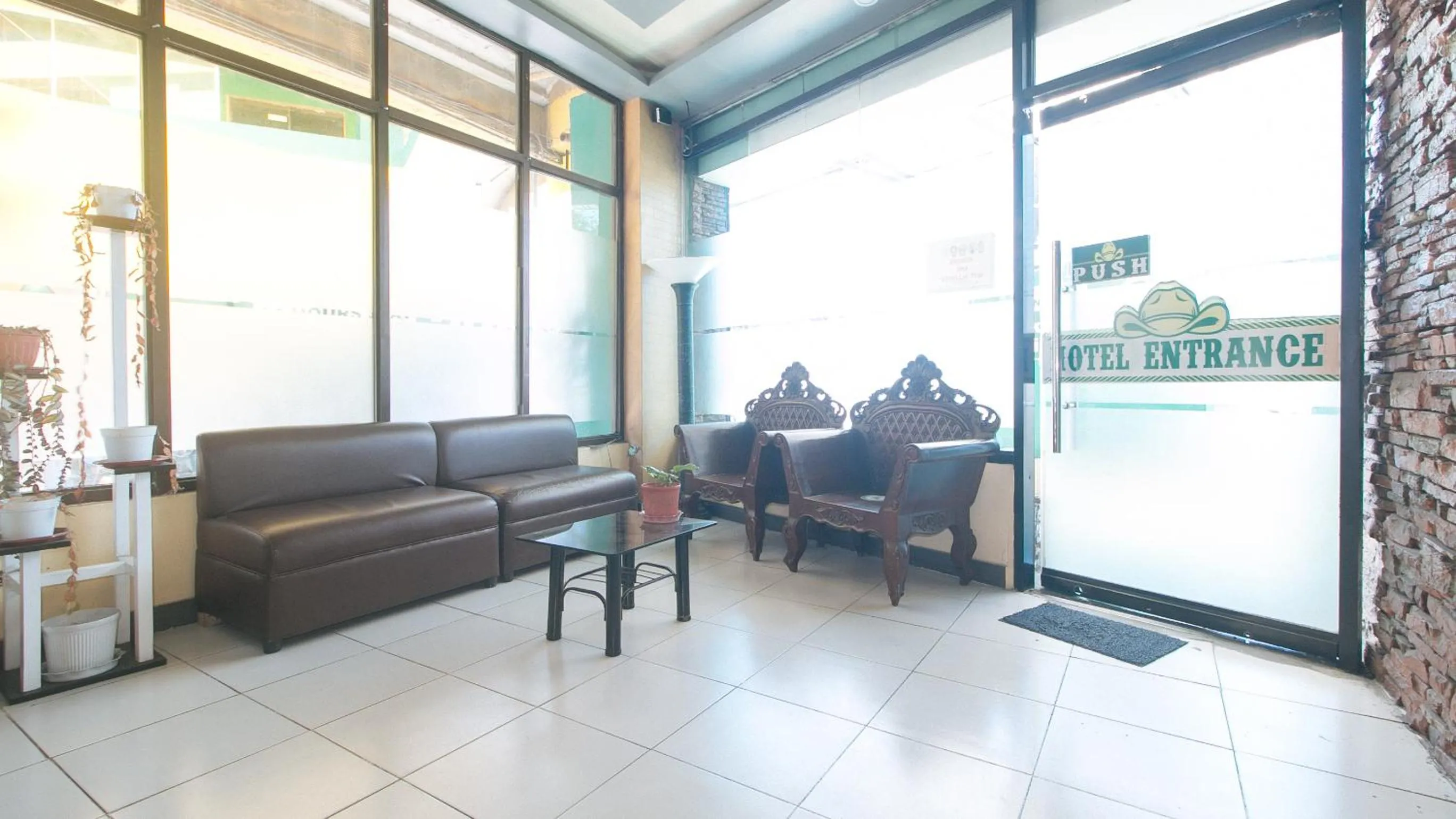 Seating area in RedDoorz near SM City Muntinlupa