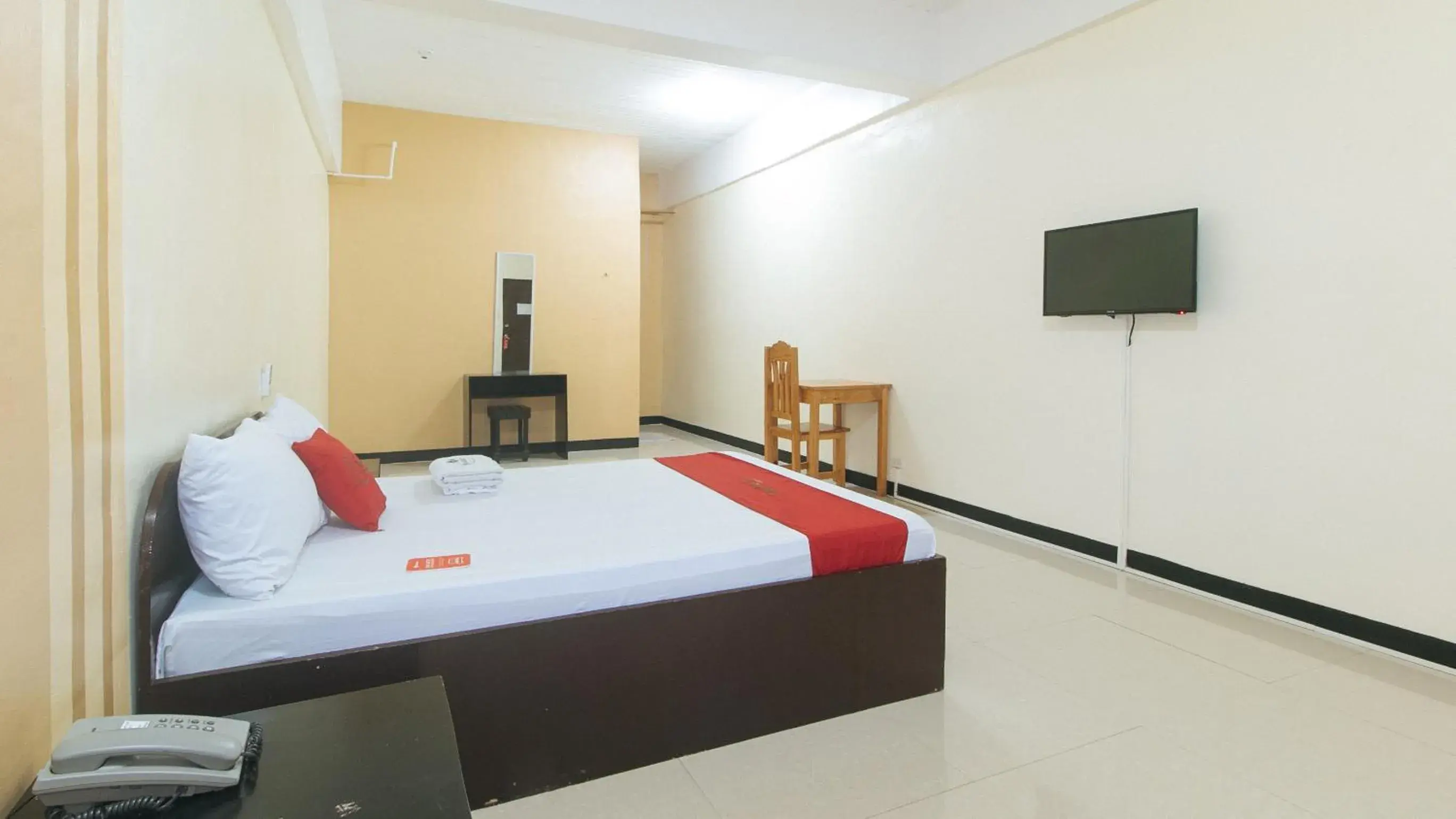 Bed in RedDoorz near SM City Muntinlupa Bed in RedDoorz near SM City Muntinlupa