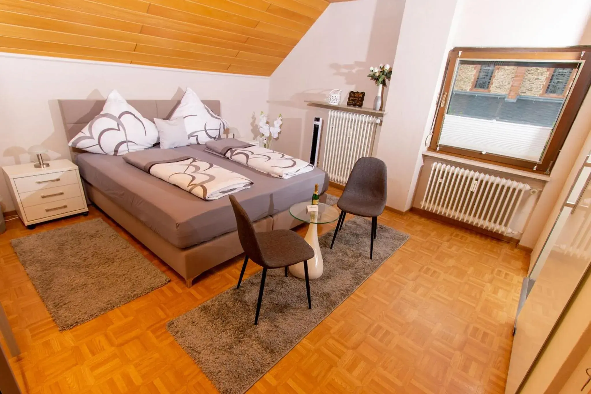 Double Room with Private Bathroom - single occupancy in Moselhaus Double Room with Private Bathroom - single occupancy in Moselhaus