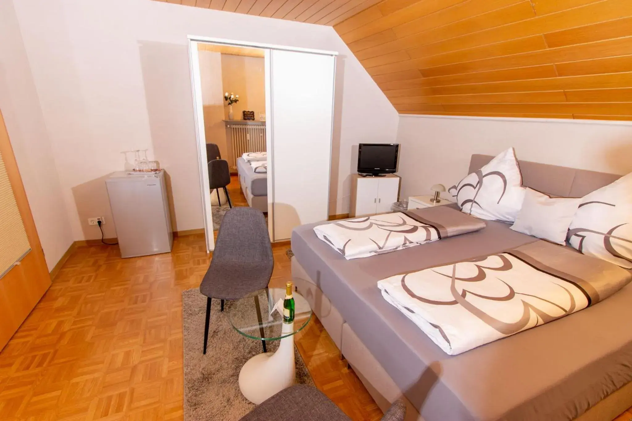 Double Room with Private Bathroom - single occupancy in Moselhaus Double Room with Private Bathroom - single occupancy in Moselhaus