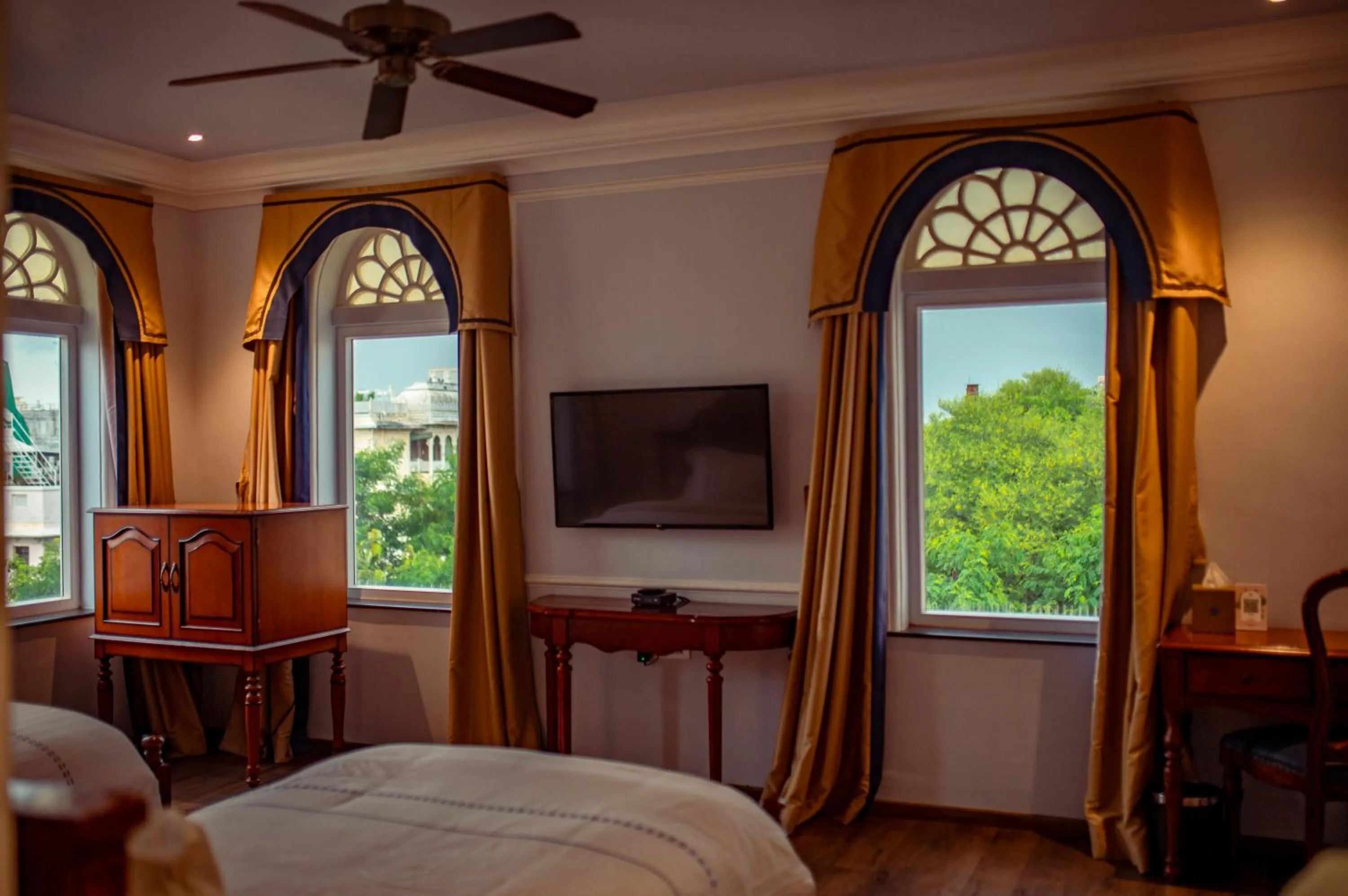 Bed in Jhadol Vijay Vilas Near Lake Pichola