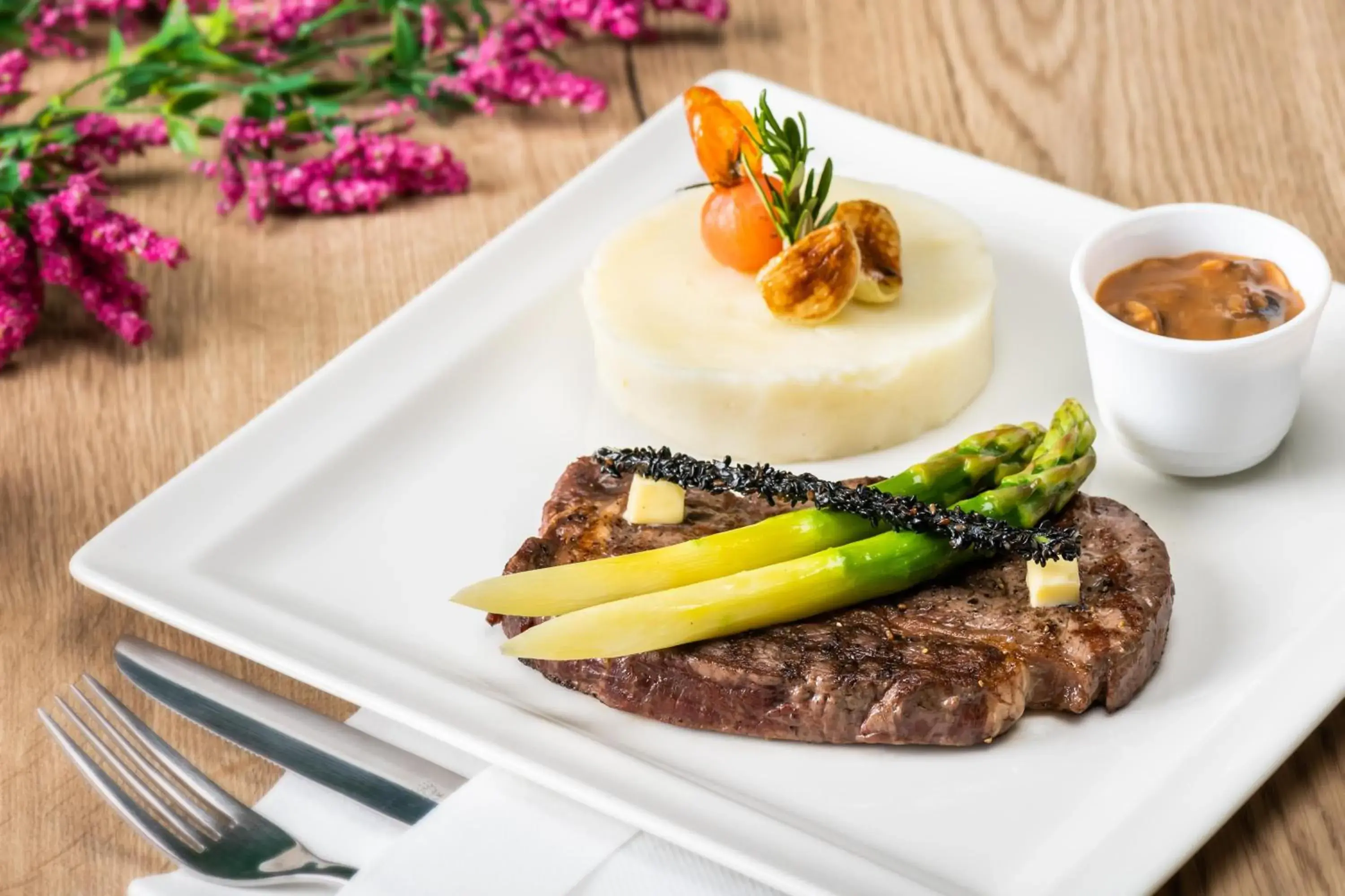 Restaurant/places to eat in JA The Manor Hotel, Dubai Restaurant/places to eat in JA The Manor Hotel, Dubai