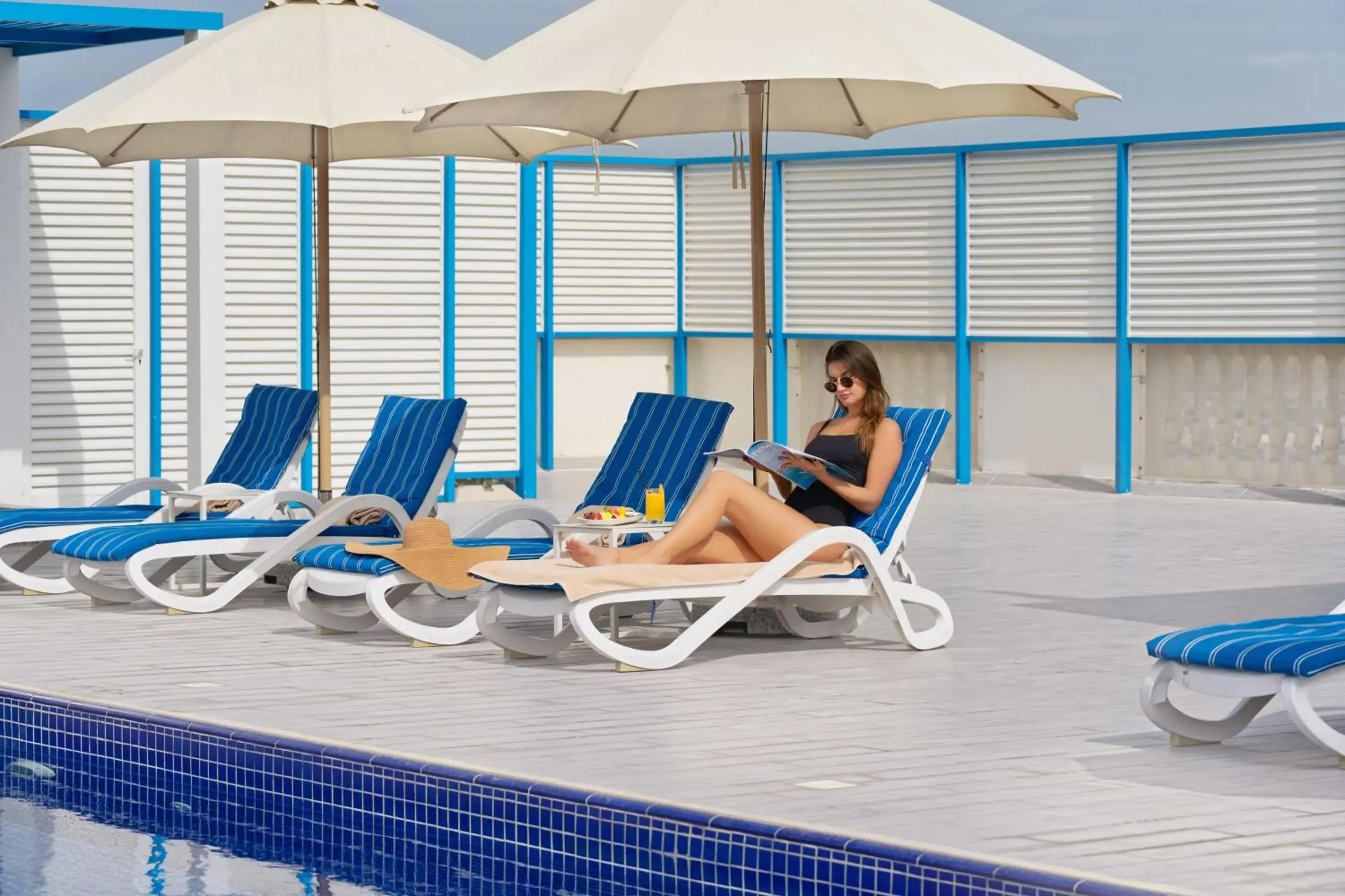 Swimming pool in JA The Manor Hotel, Dubai Swimming pool in JA The Manor Hotel, Dubai