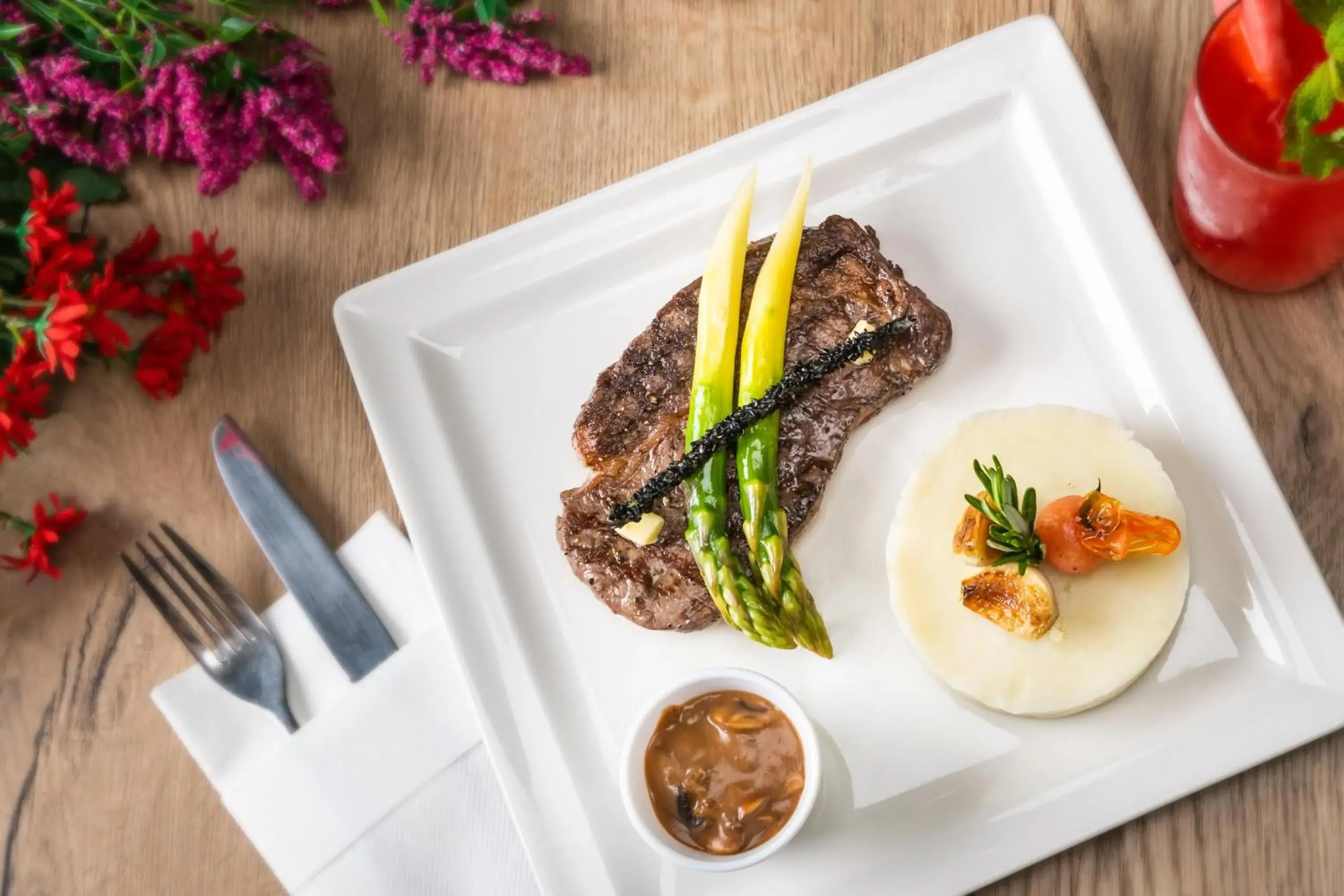 Restaurant/places to eat in JA The Manor Hotel, Dubai Restaurant/places to eat in JA The Manor Hotel, Dubai