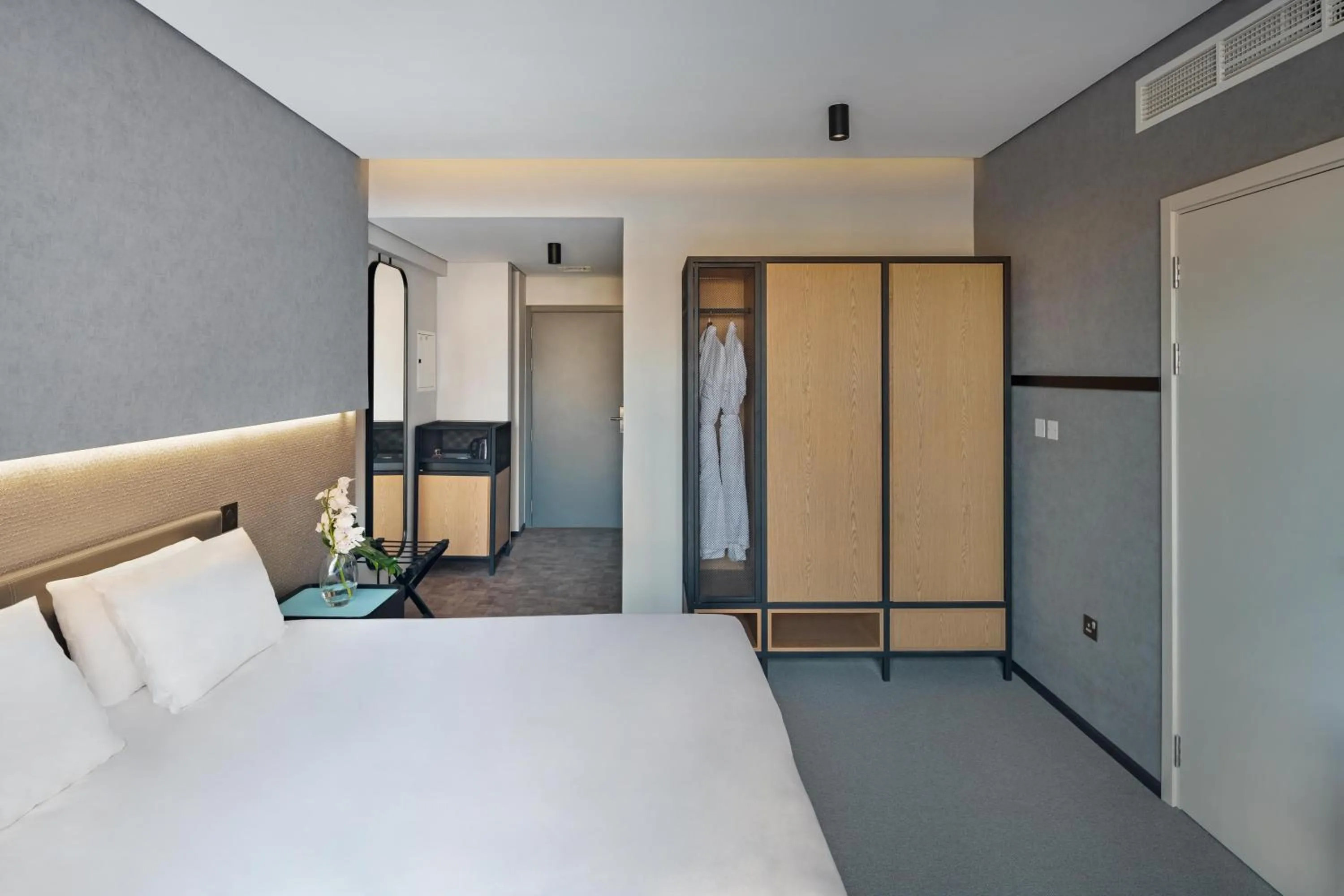 Photo of the whole room, Bed in JA The Manor Hotel, Dubai