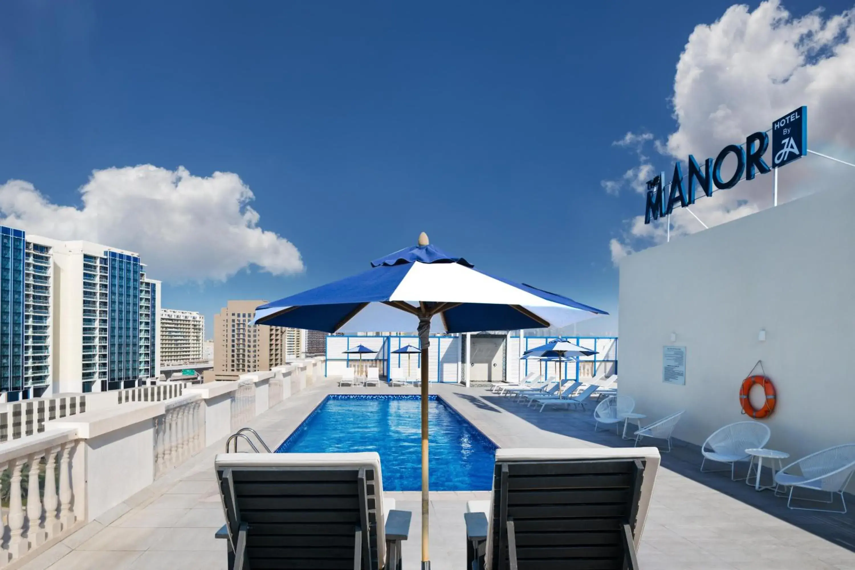 Swimming pool in JA The Manor Hotel, Dubai Swimming pool in JA The Manor Hotel, Dubai