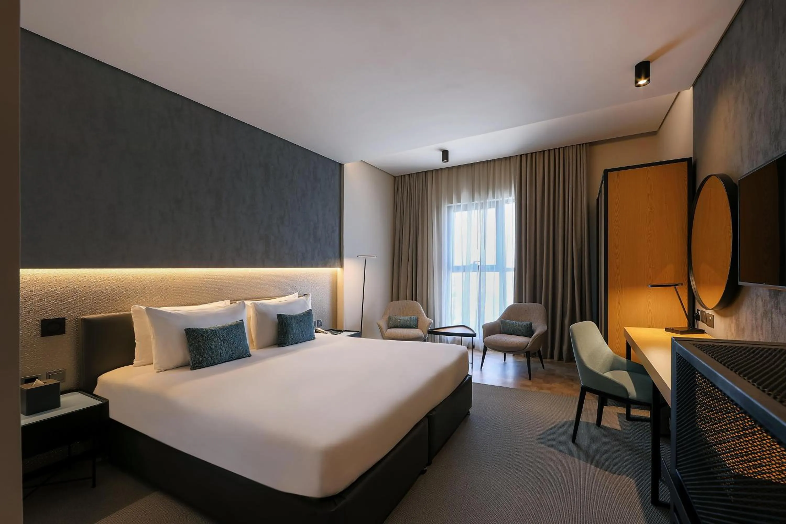 Photo of the whole room, Bed in JA The Manor Hotel, Dubai