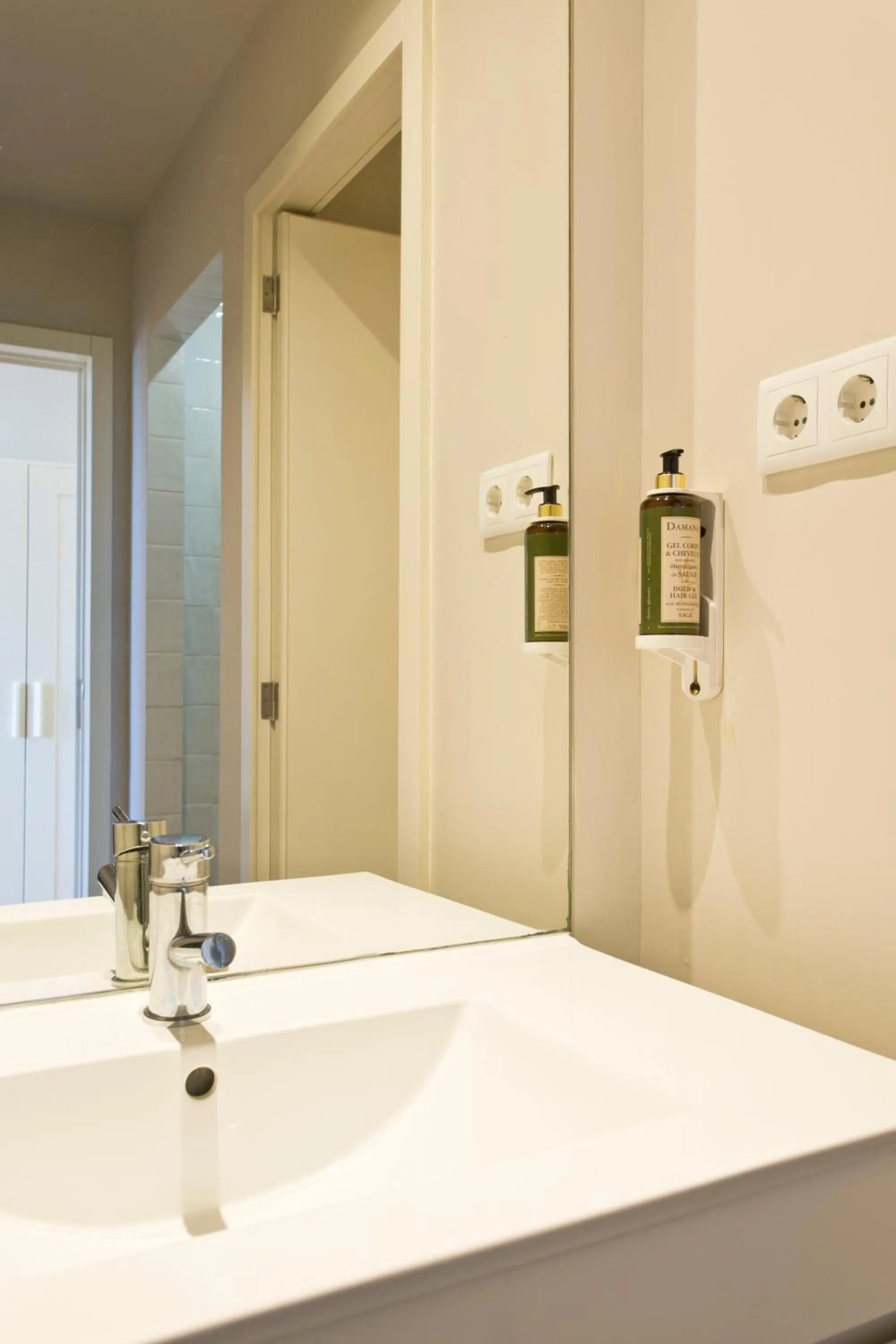 Bathroom in RVA - Porto Central Flats