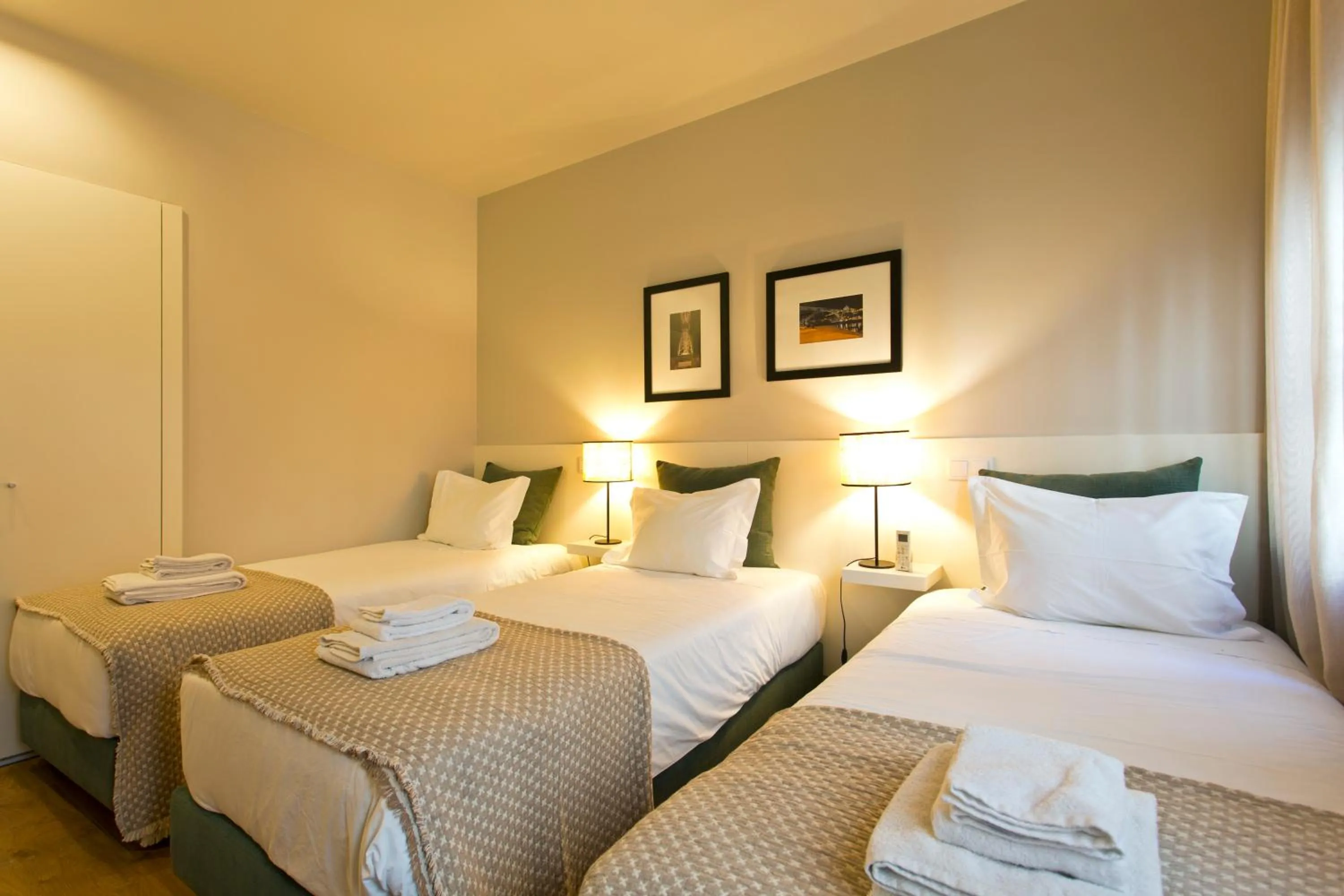 Bedroom, Bed in RVA - Porto Central Flats