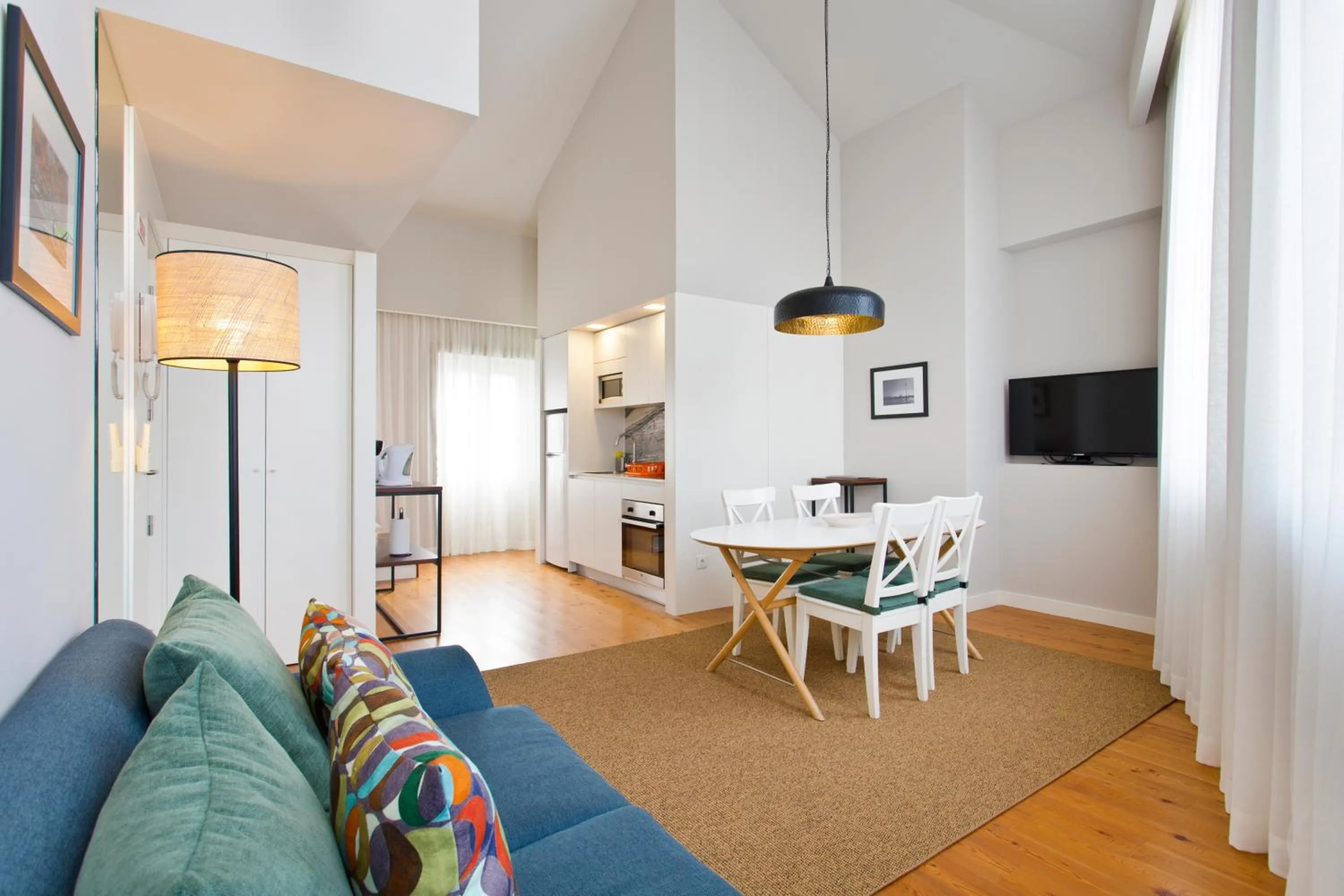 Kitchen or kitchenette in RVA - Porto Central Flats