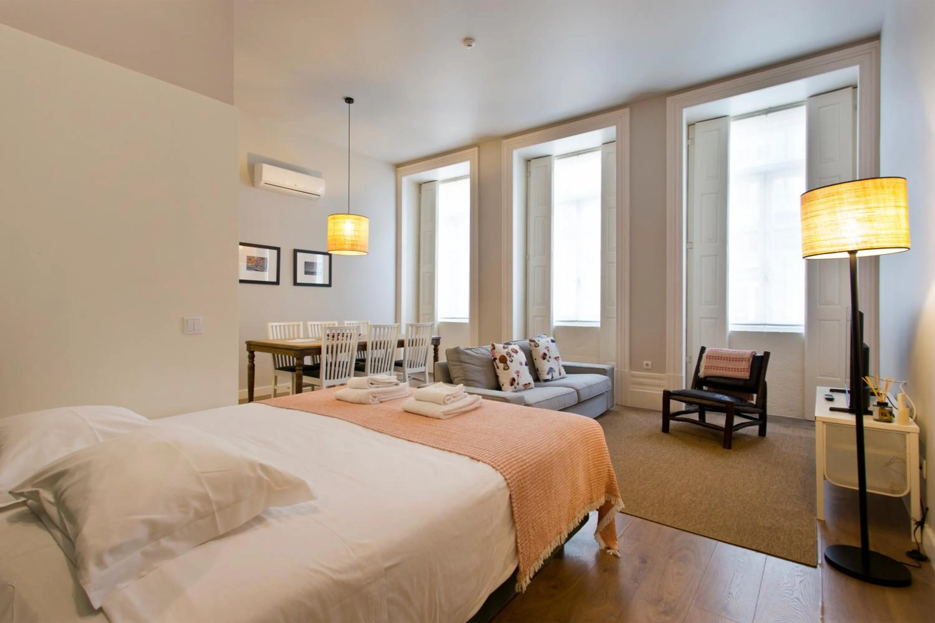 Living room, Bed in RVA - Porto Central Flats