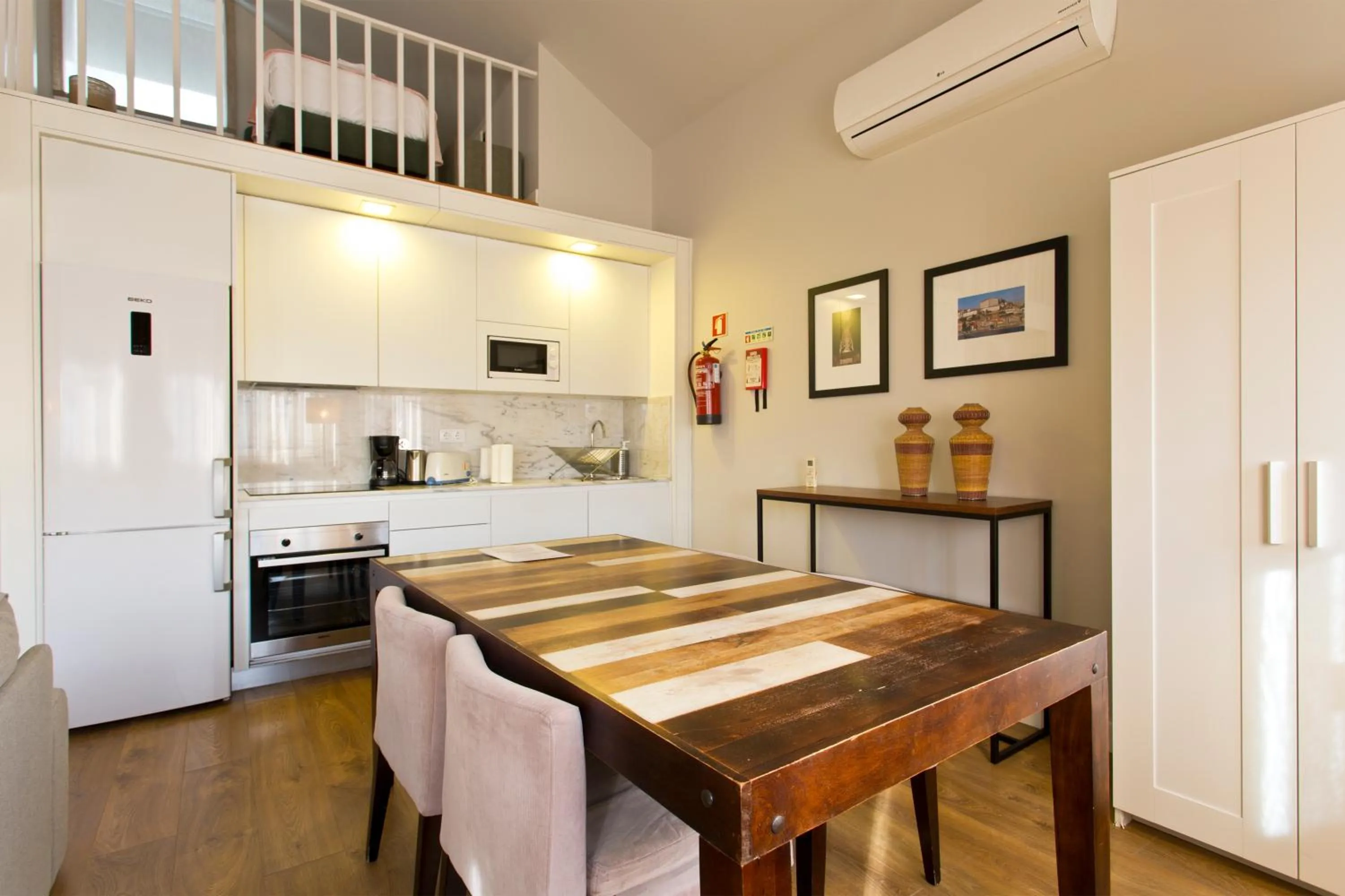 Kitchen or kitchenette in RVA - Porto Central Flats