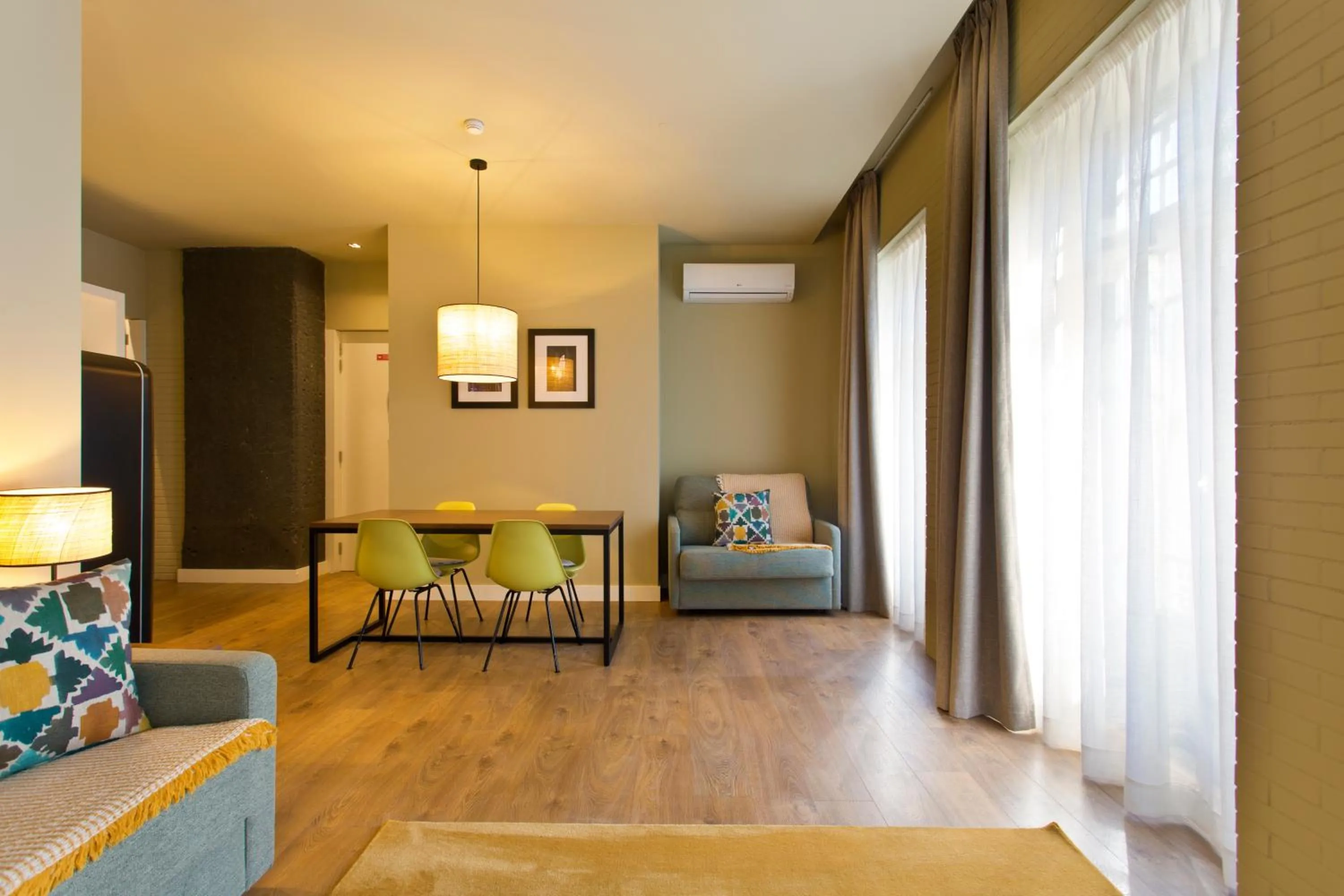 Living room, Bed in RVA - Porto Central Flats