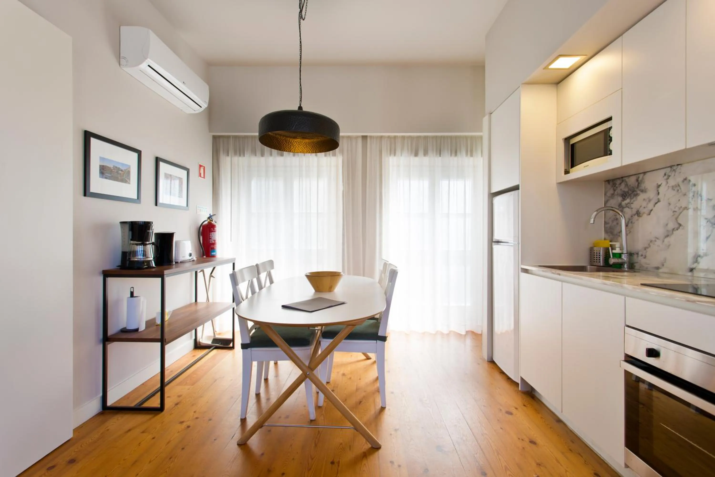 Kitchen or kitchenette in RVA - Porto Central Flats