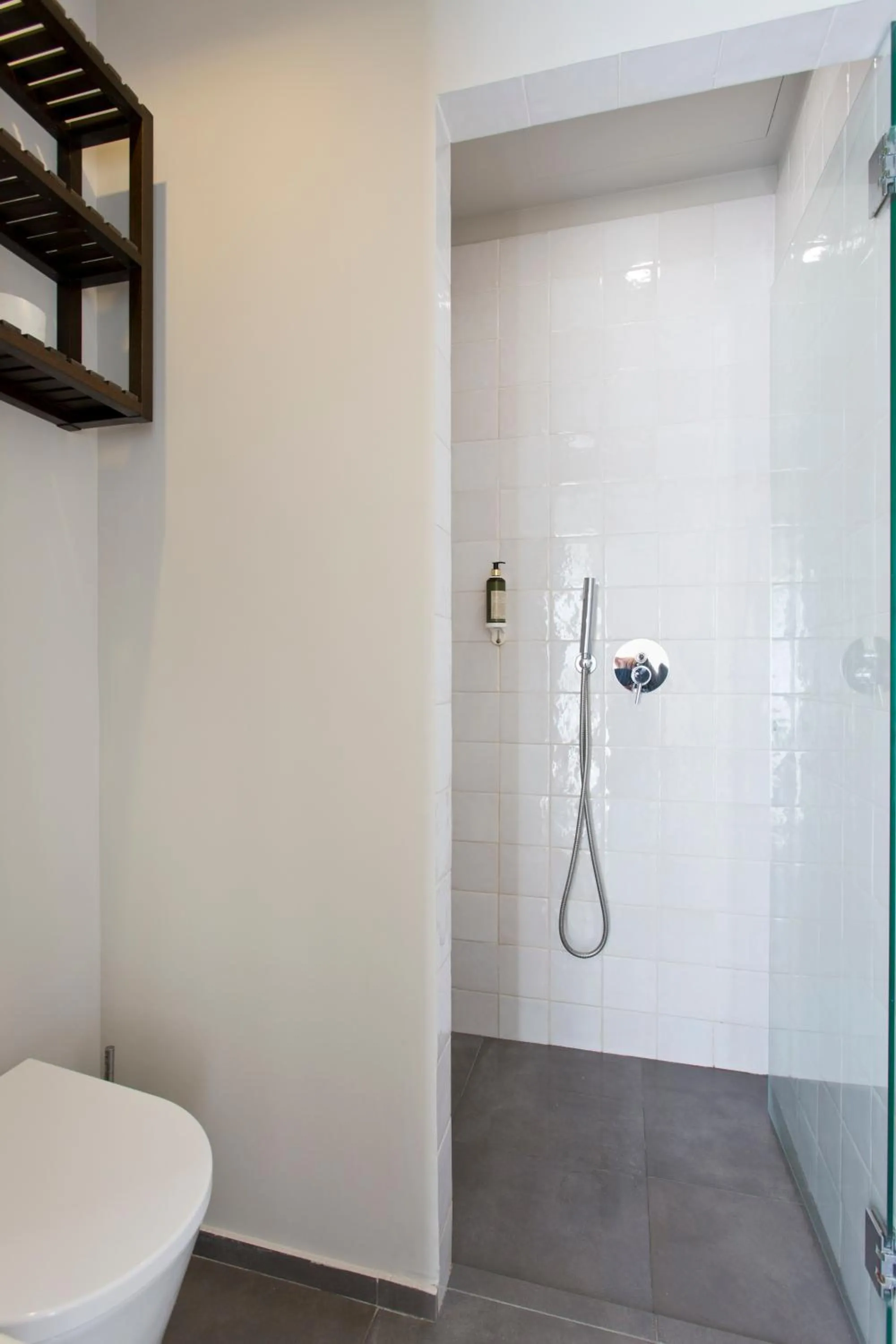 Shower in RVA - Porto Central Flats