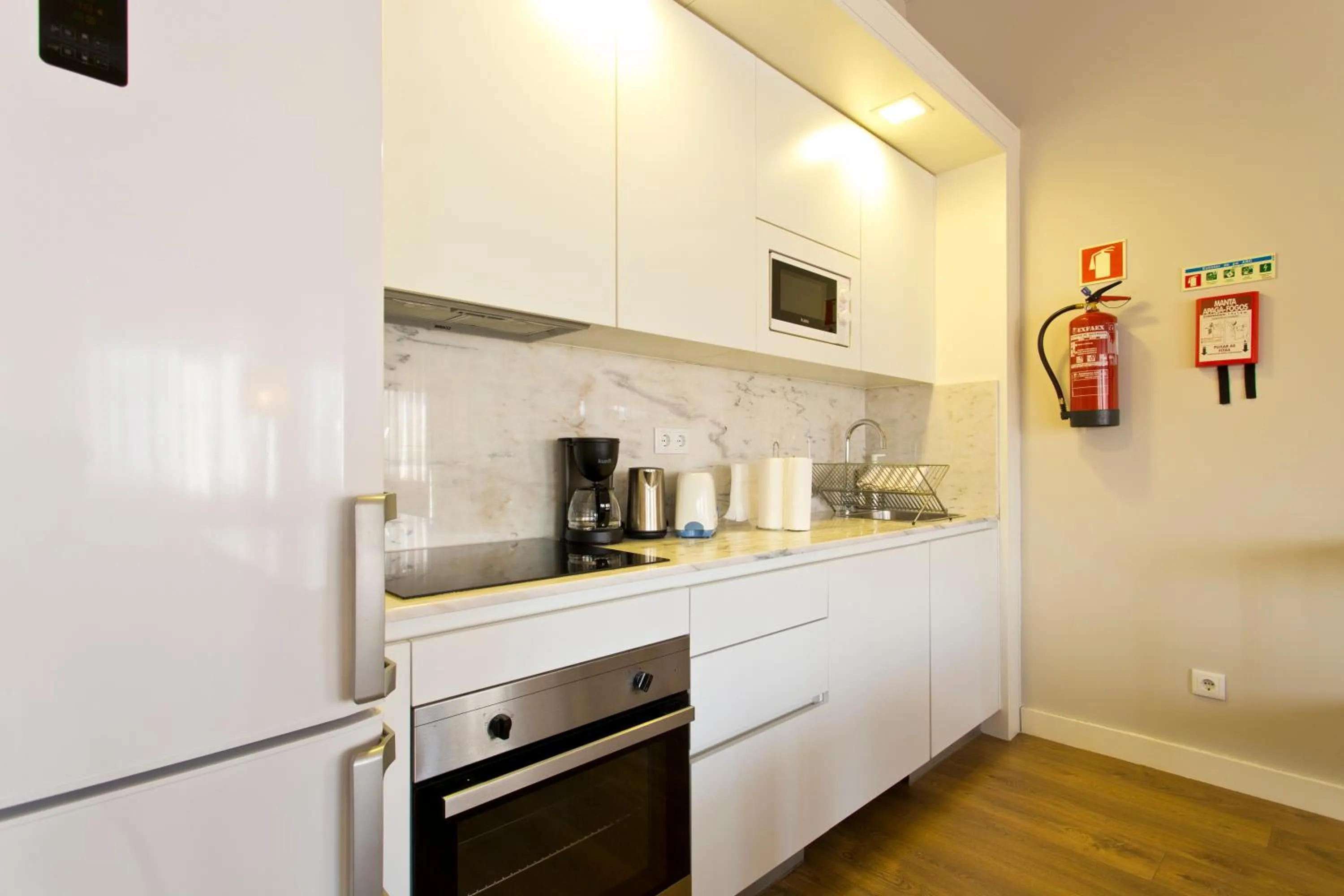 Kitchen or kitchenette in RVA - Porto Central Flats