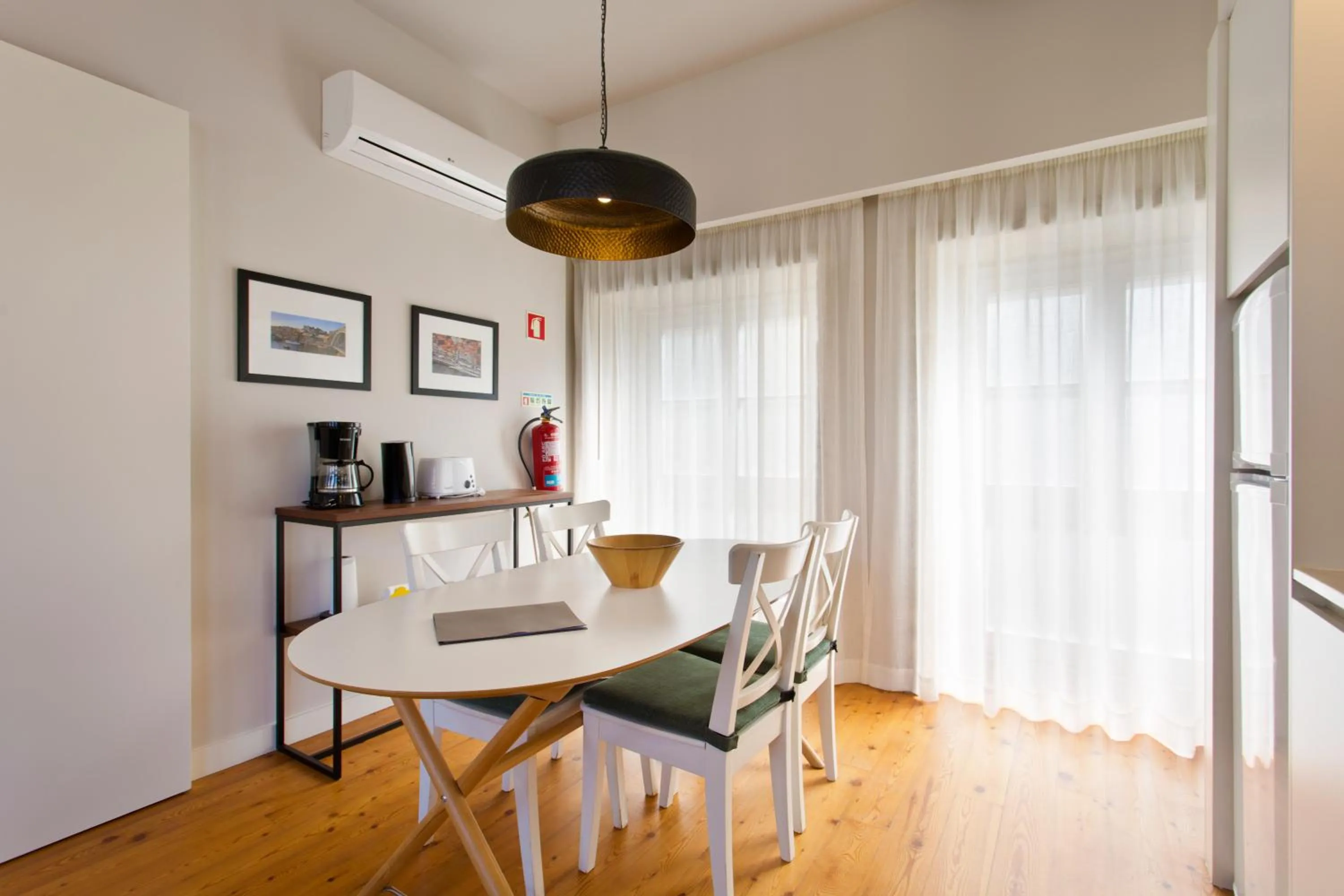 Dining area in RVA - Porto Central Flats