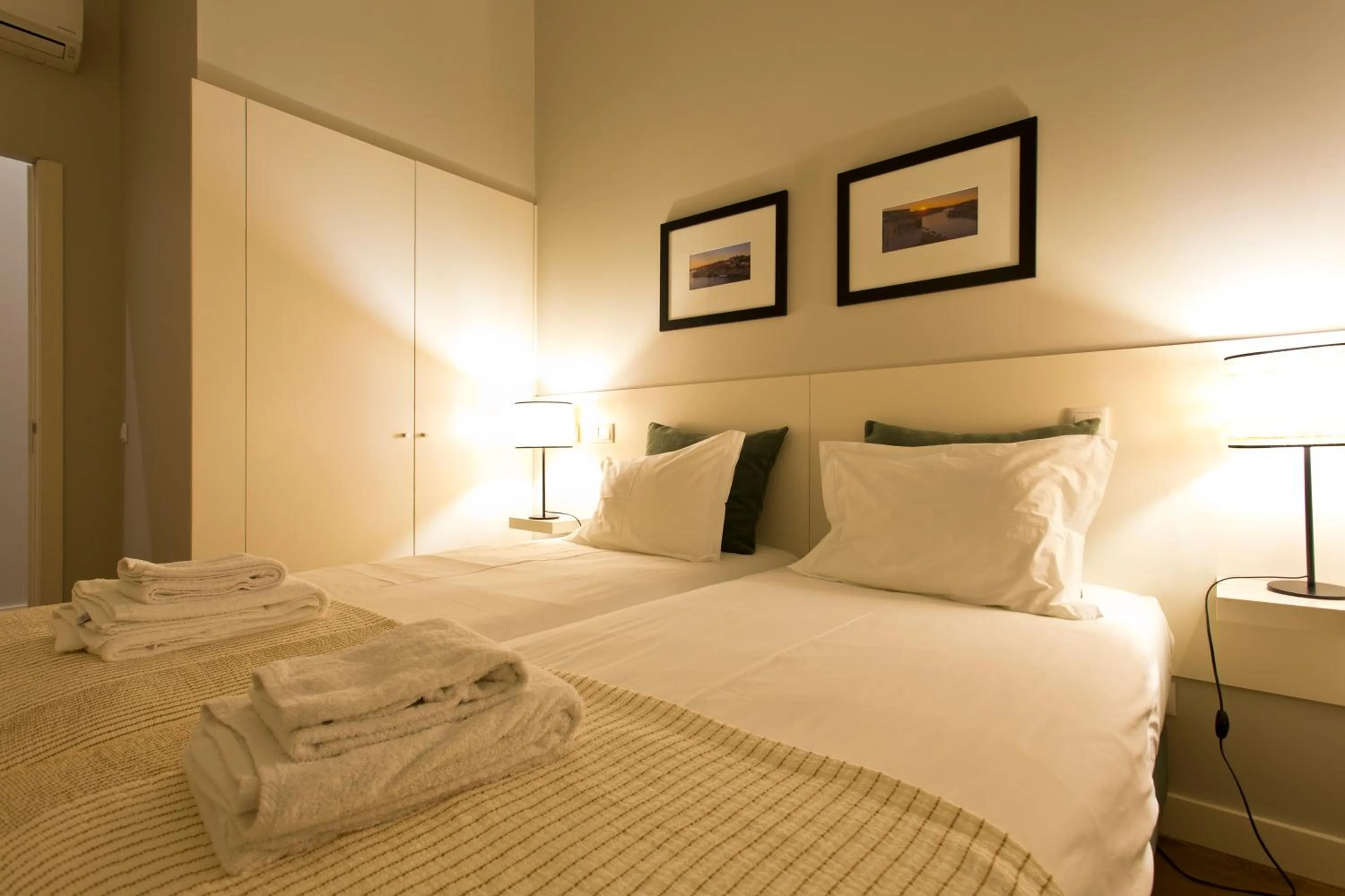 Bedroom, Bed in RVA - Porto Central Flats