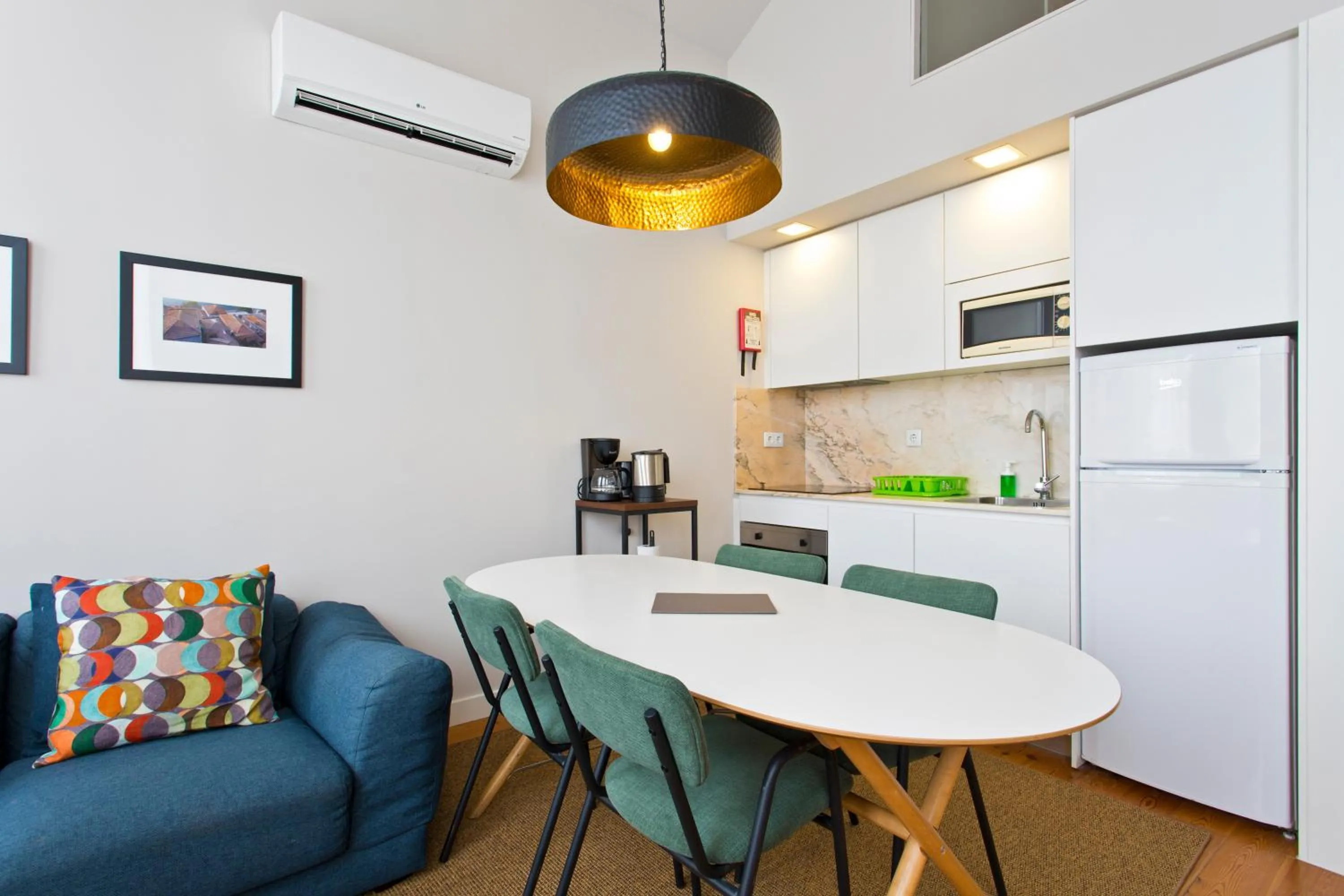 Kitchen or kitchenette in RVA - Porto Central Flats